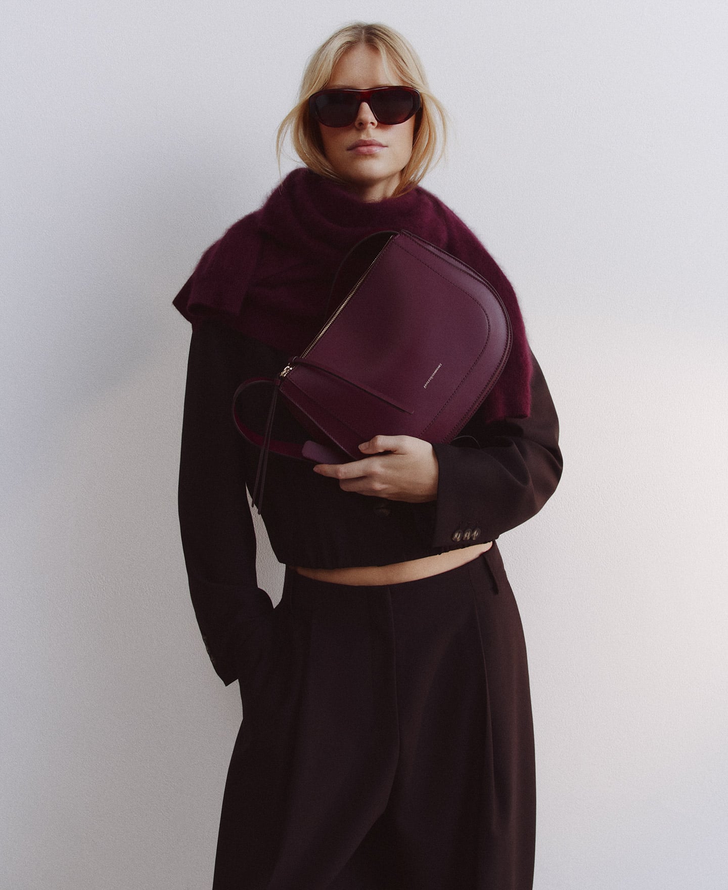Dorna leather medium crossbody bag image number 6