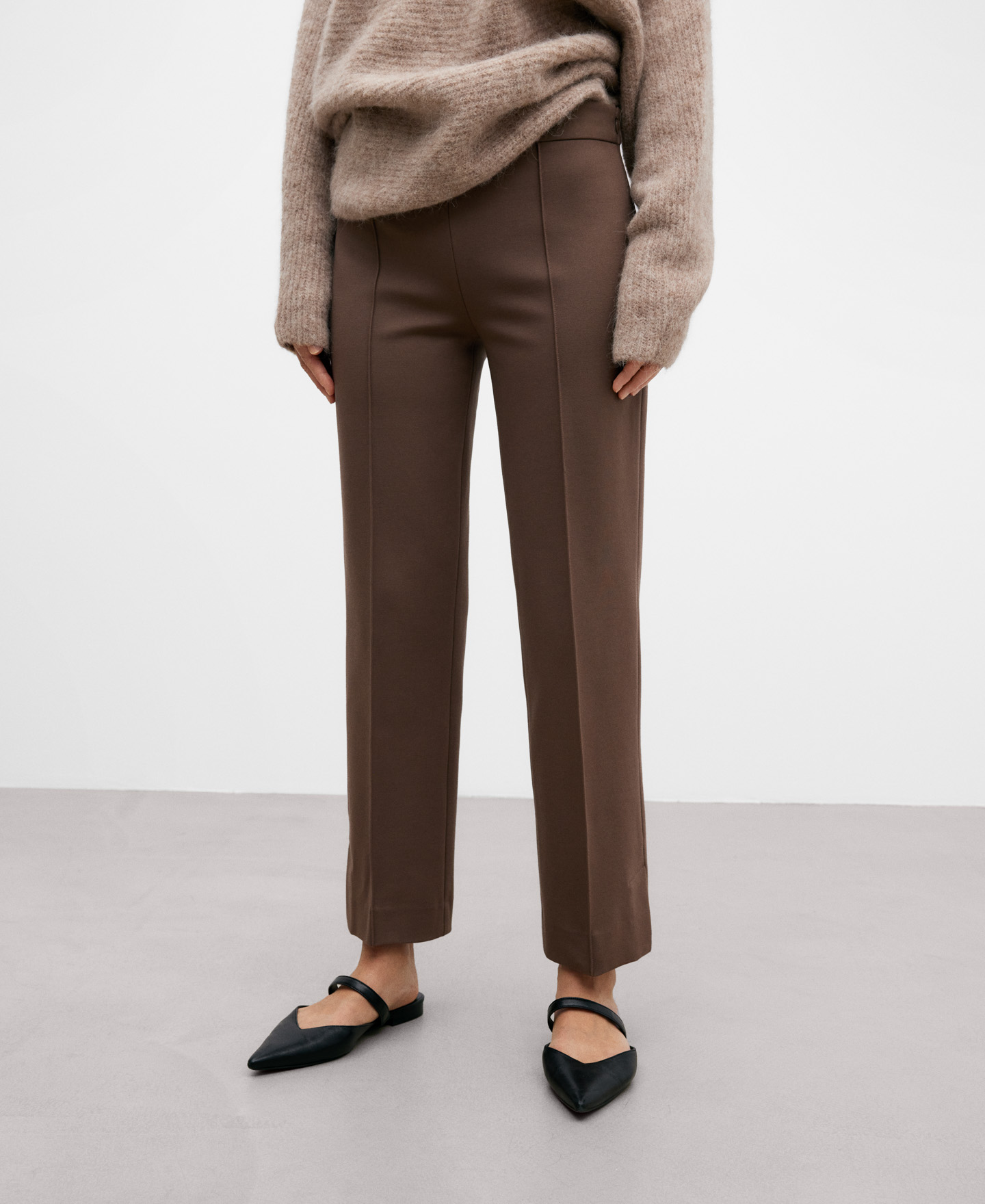 Ankle-length slim fit trousers for women image number 0