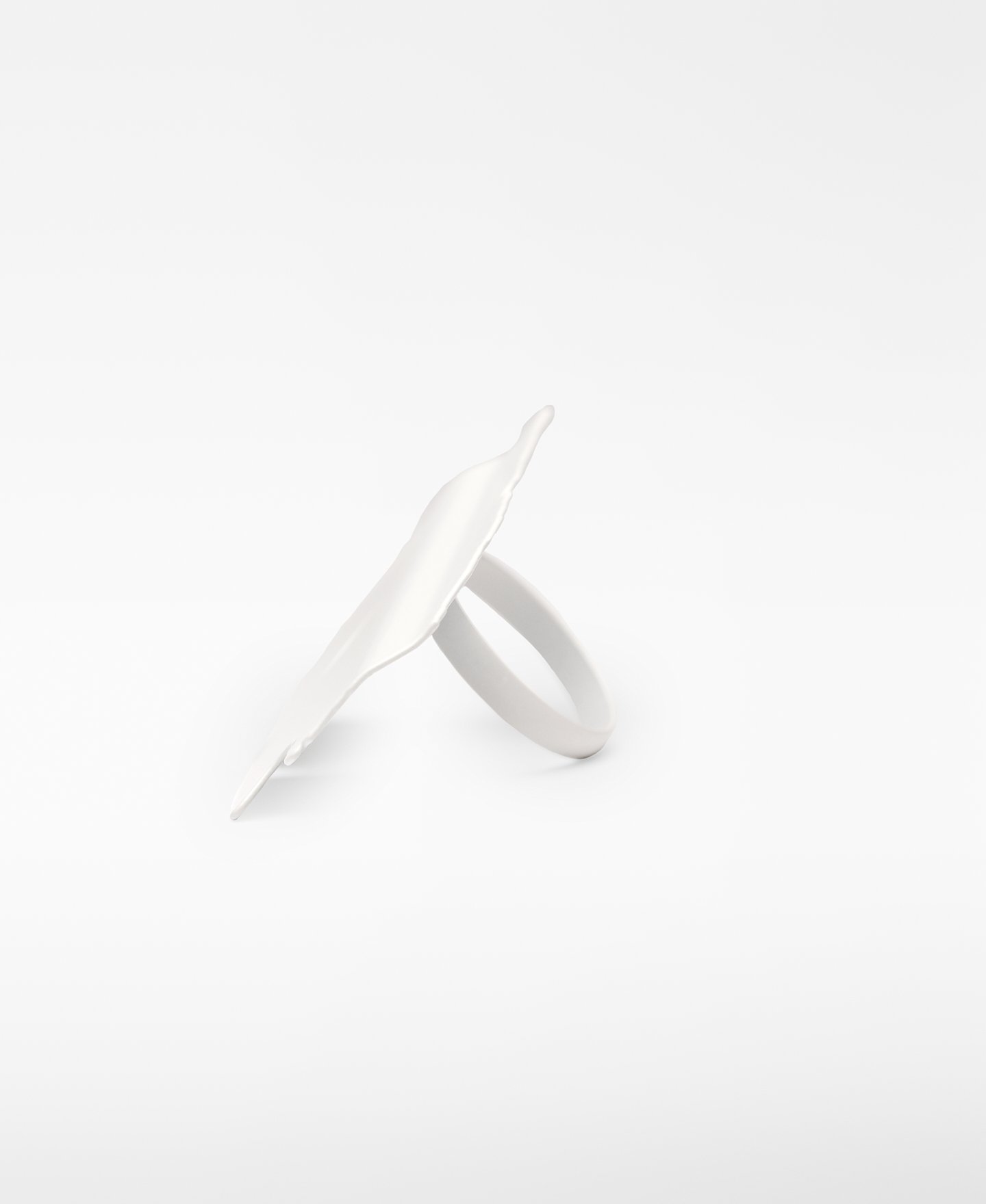 Lacquered metal plate ring woman image number 1