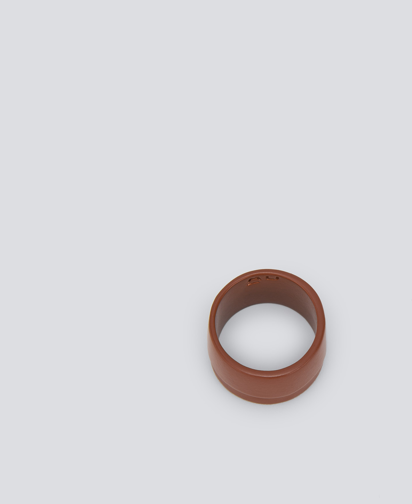 Anillo lacado con relieve mujer image number 2