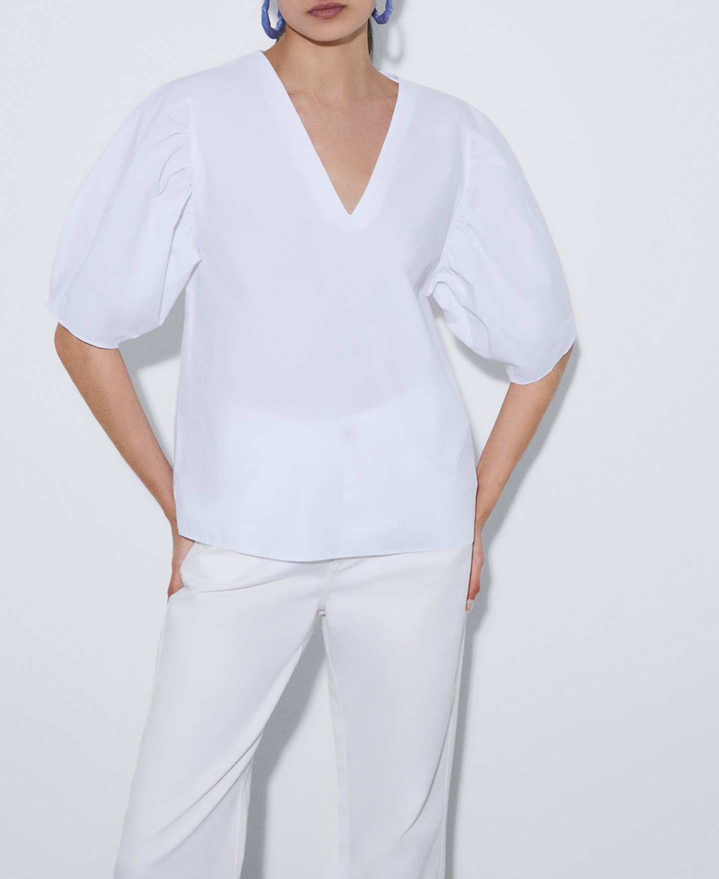 Puffed sleeve blouse in cotton image number 0