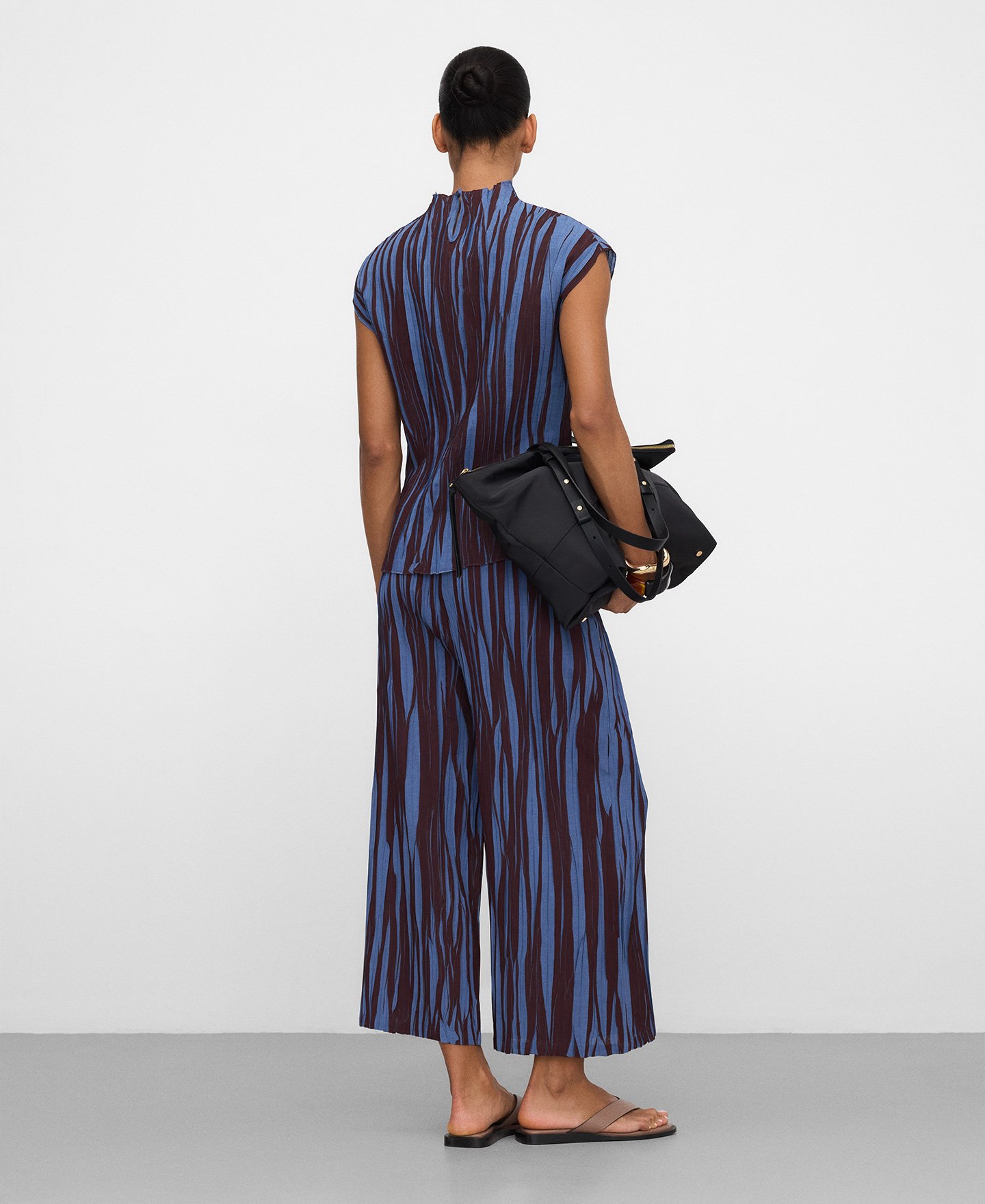 Two-tone irregular pleated top image number 2