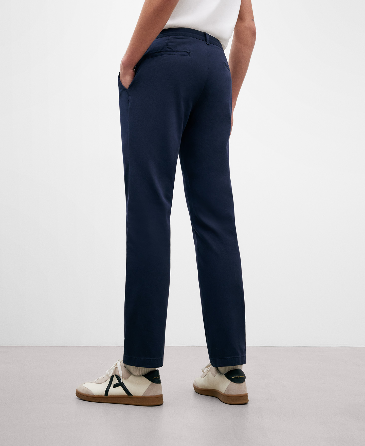 Pantalón chino azul oscuro hombre image number 2