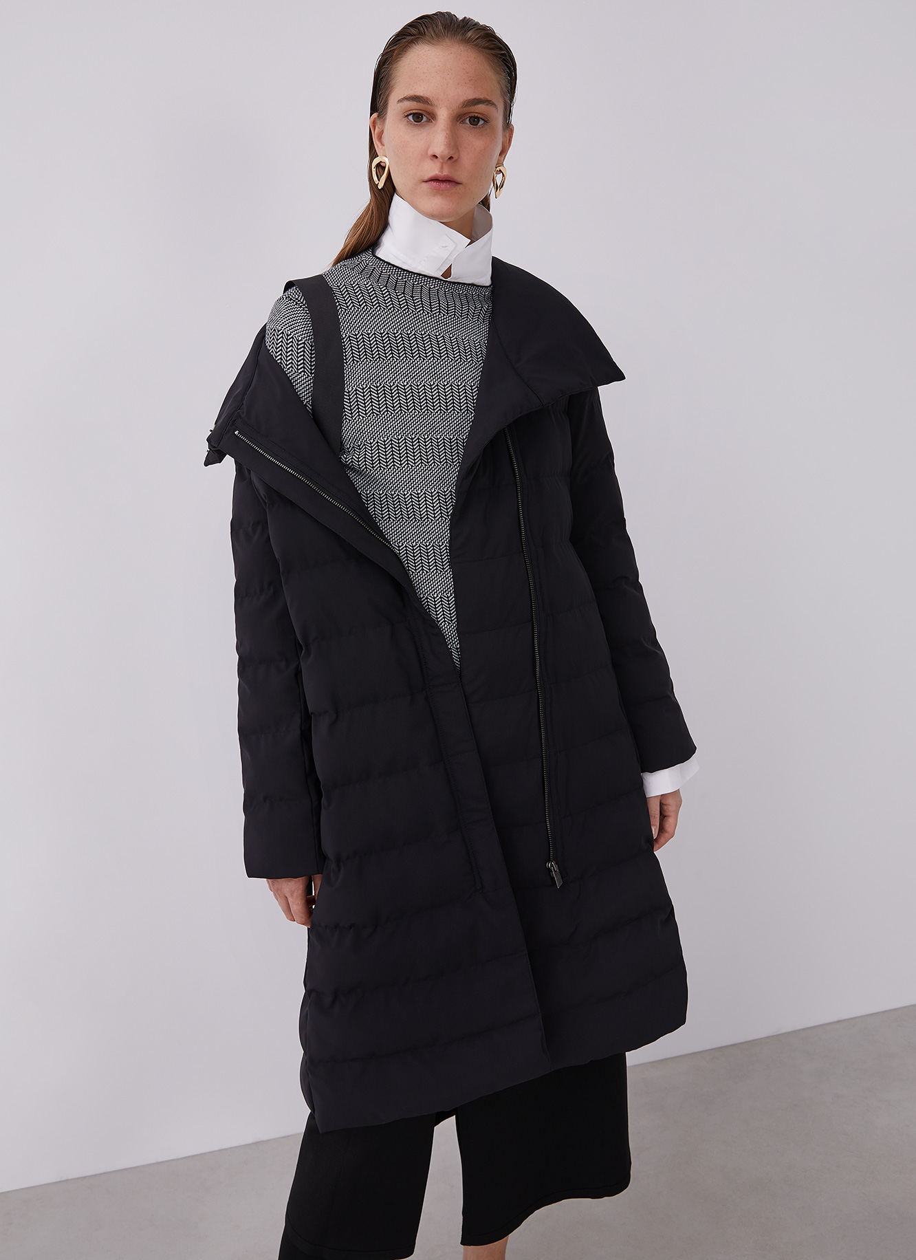 Puffer coat with high collar image number 4