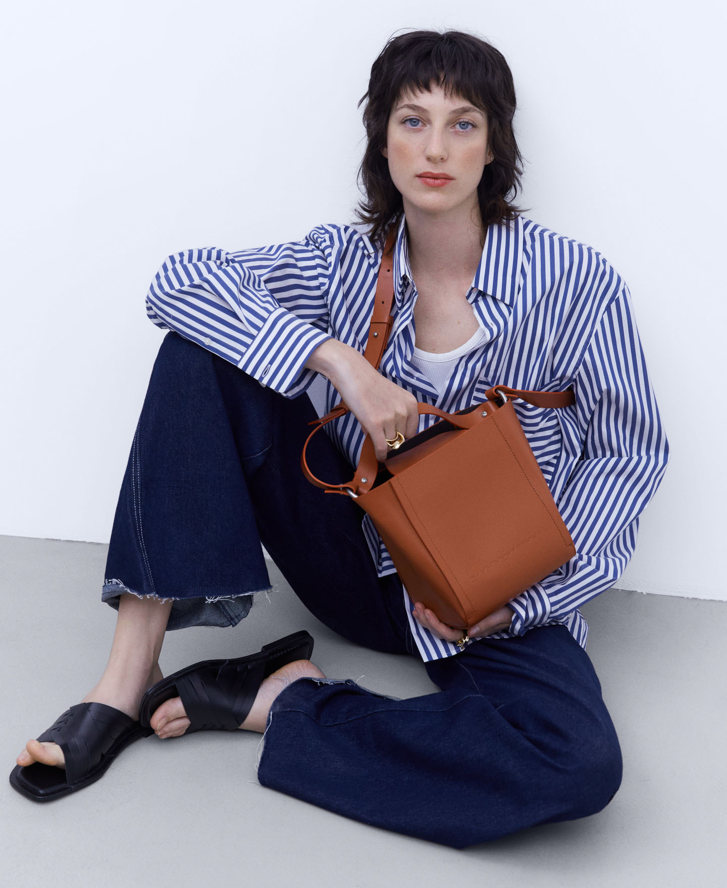 Made in Spain leather bucket bag image number 5