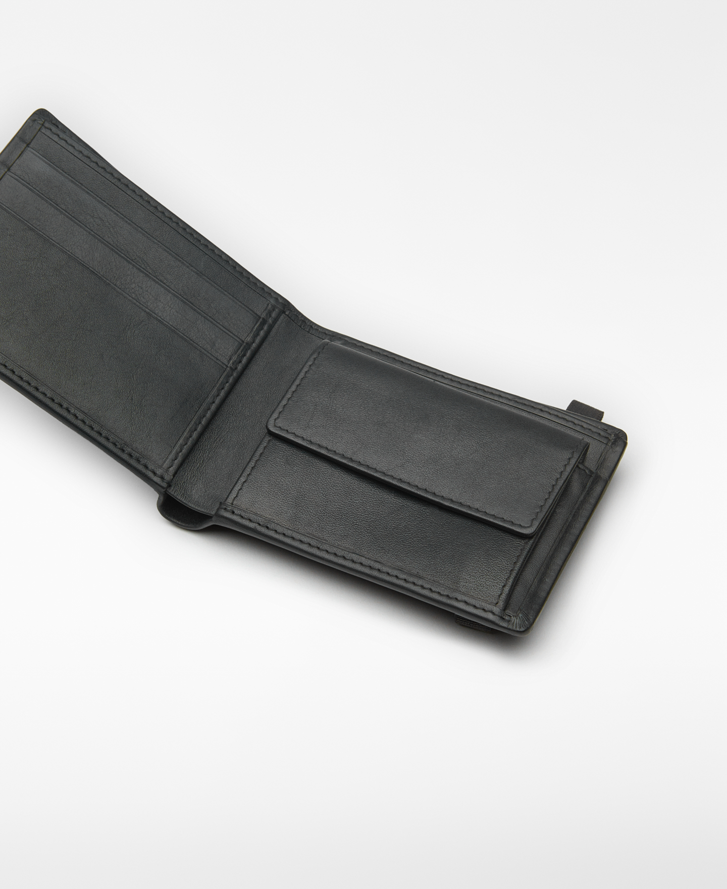 Responsible leather wallet man image number 2