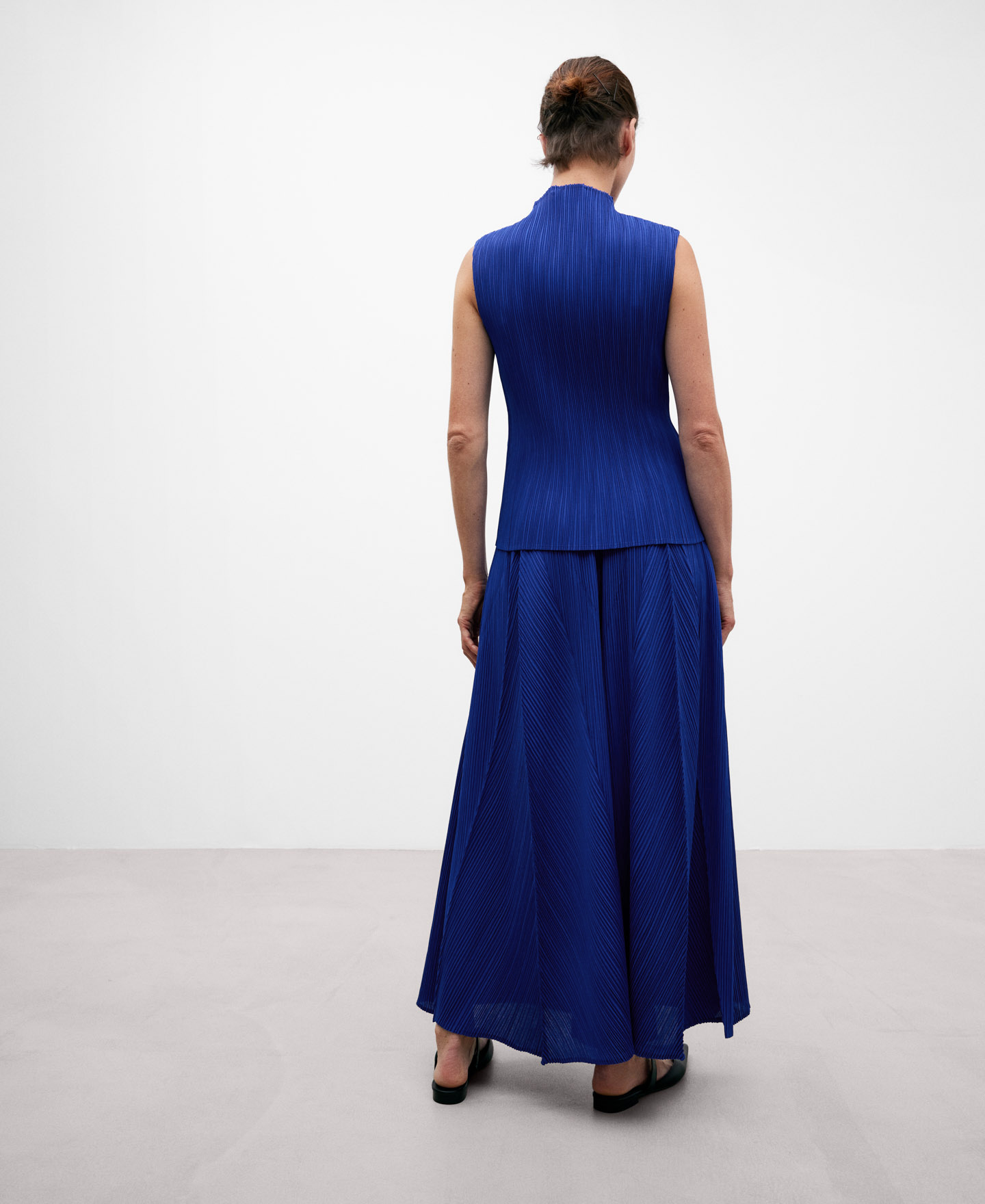 Crinkle trousers with godet pleats image number 2