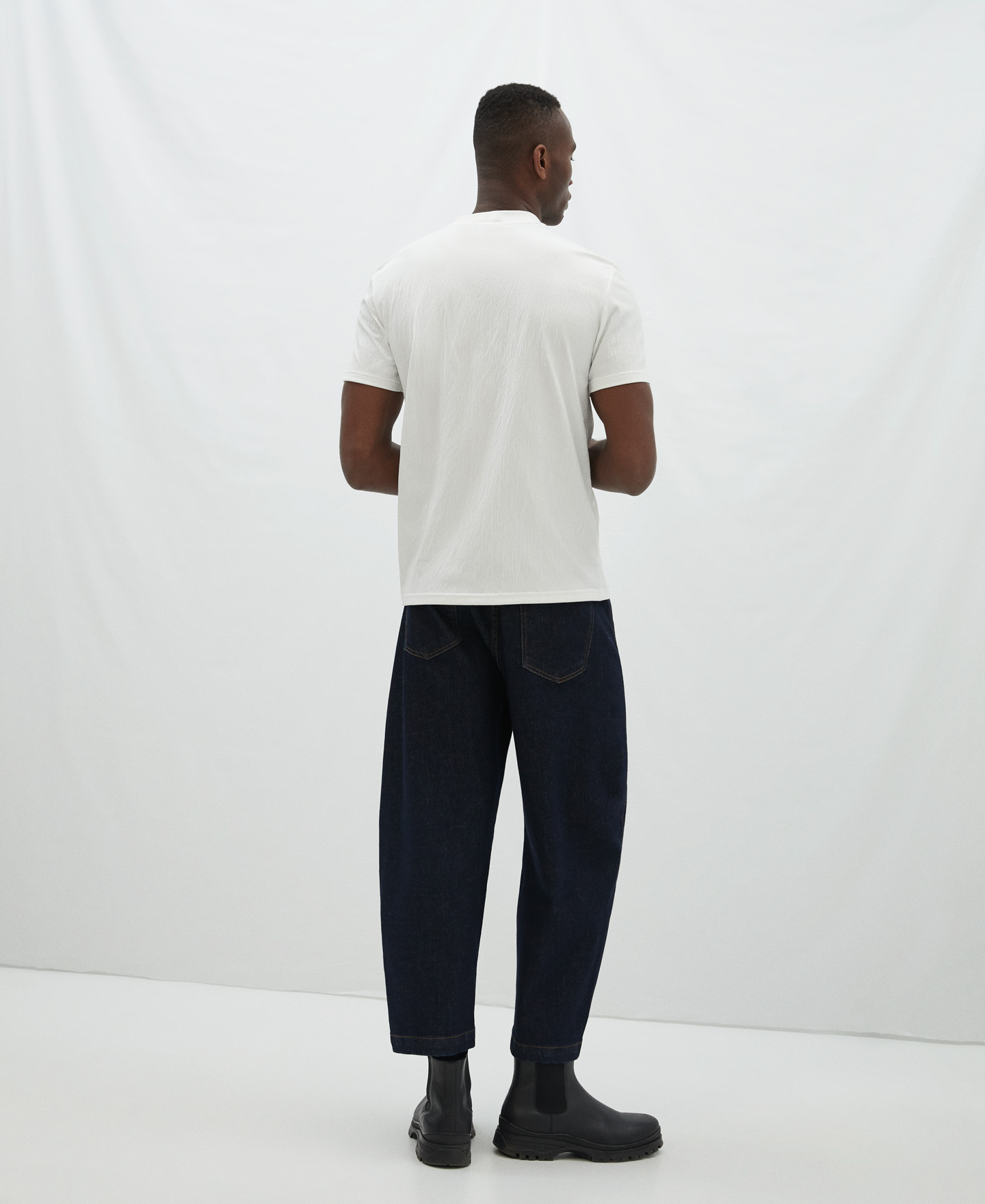 Crew neck t-shirt in wrinkled fabric image number 2