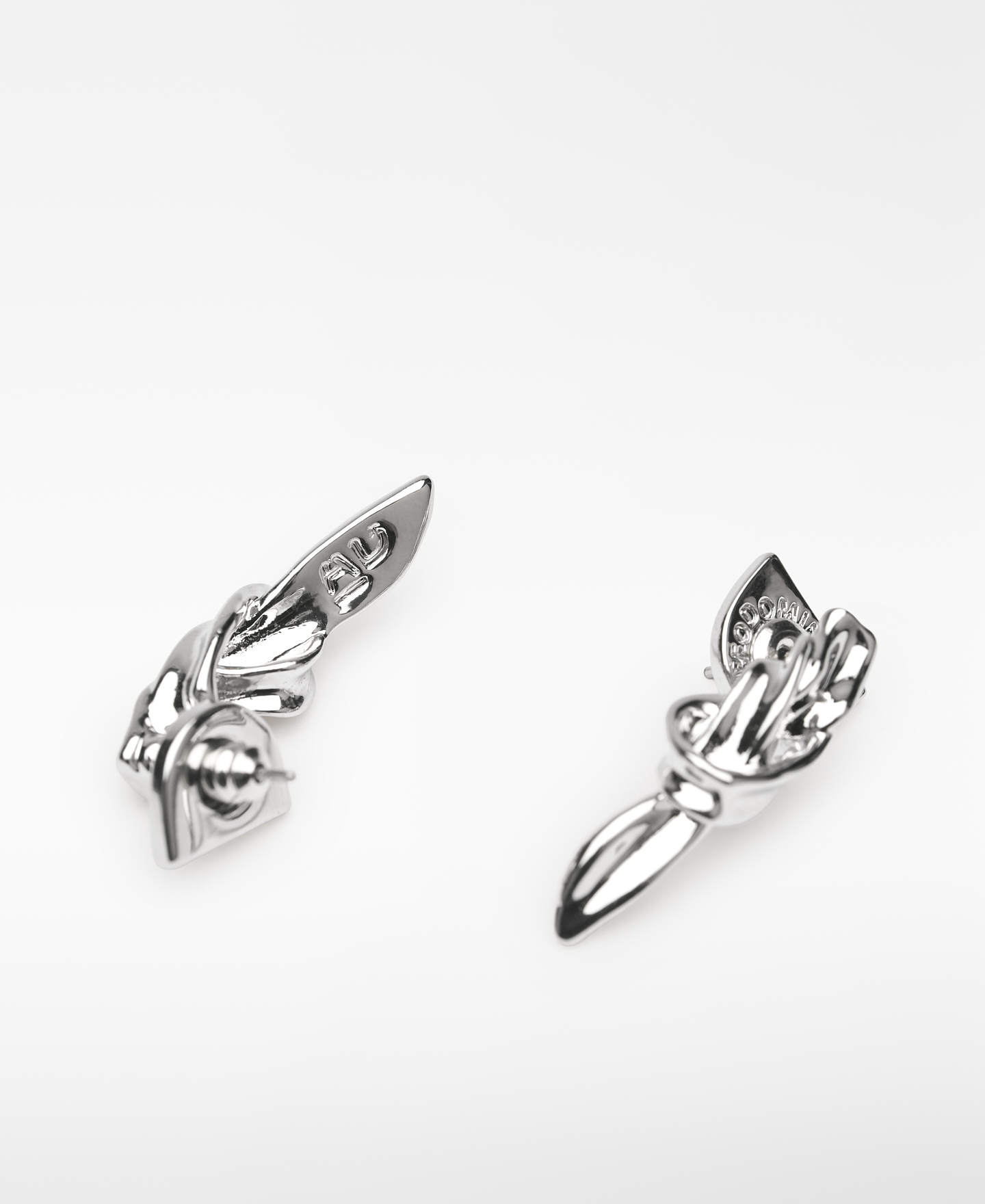 Metal knot earrings image number 1