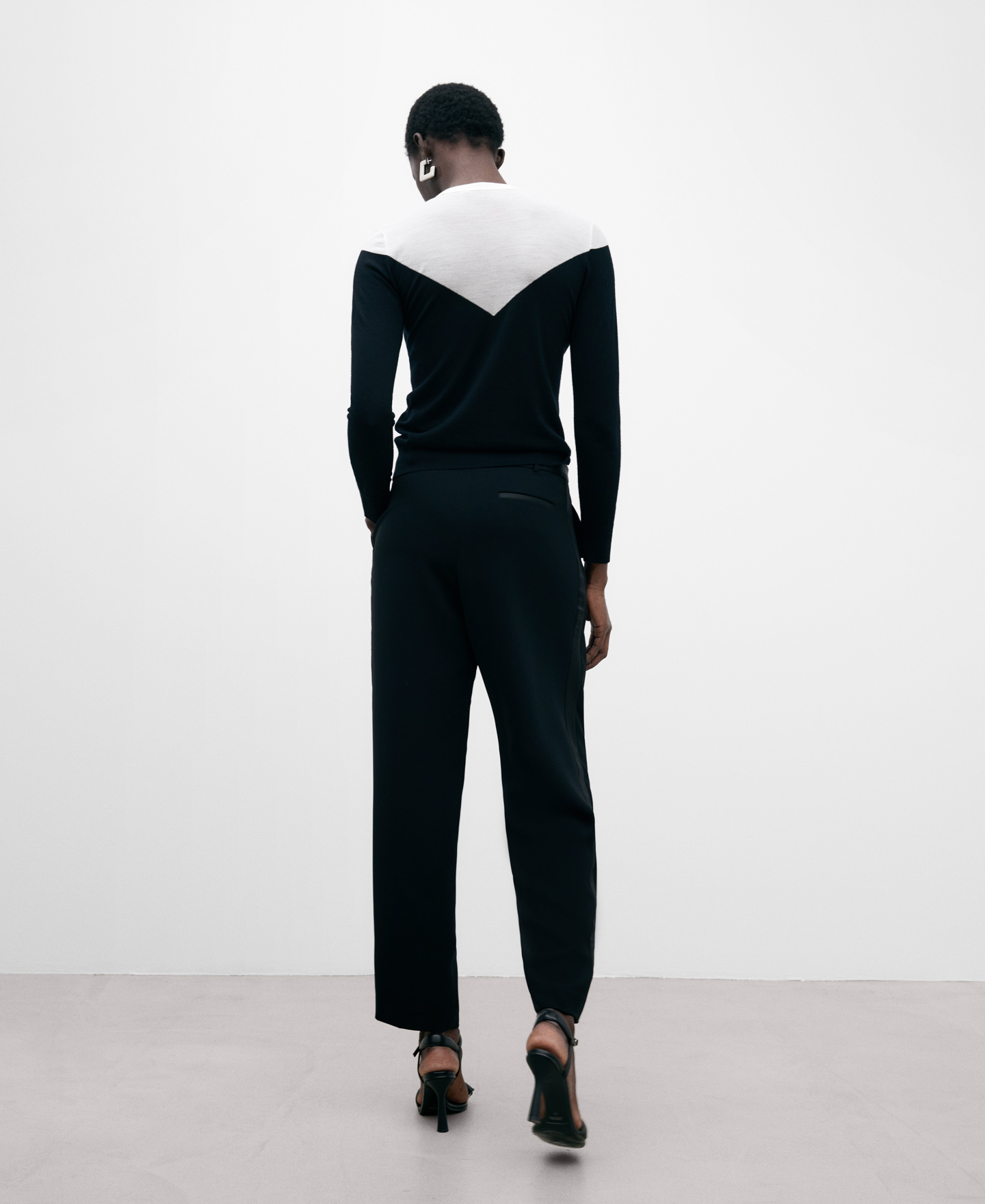 Jersey intarsia bicolor en lana merino image number 2