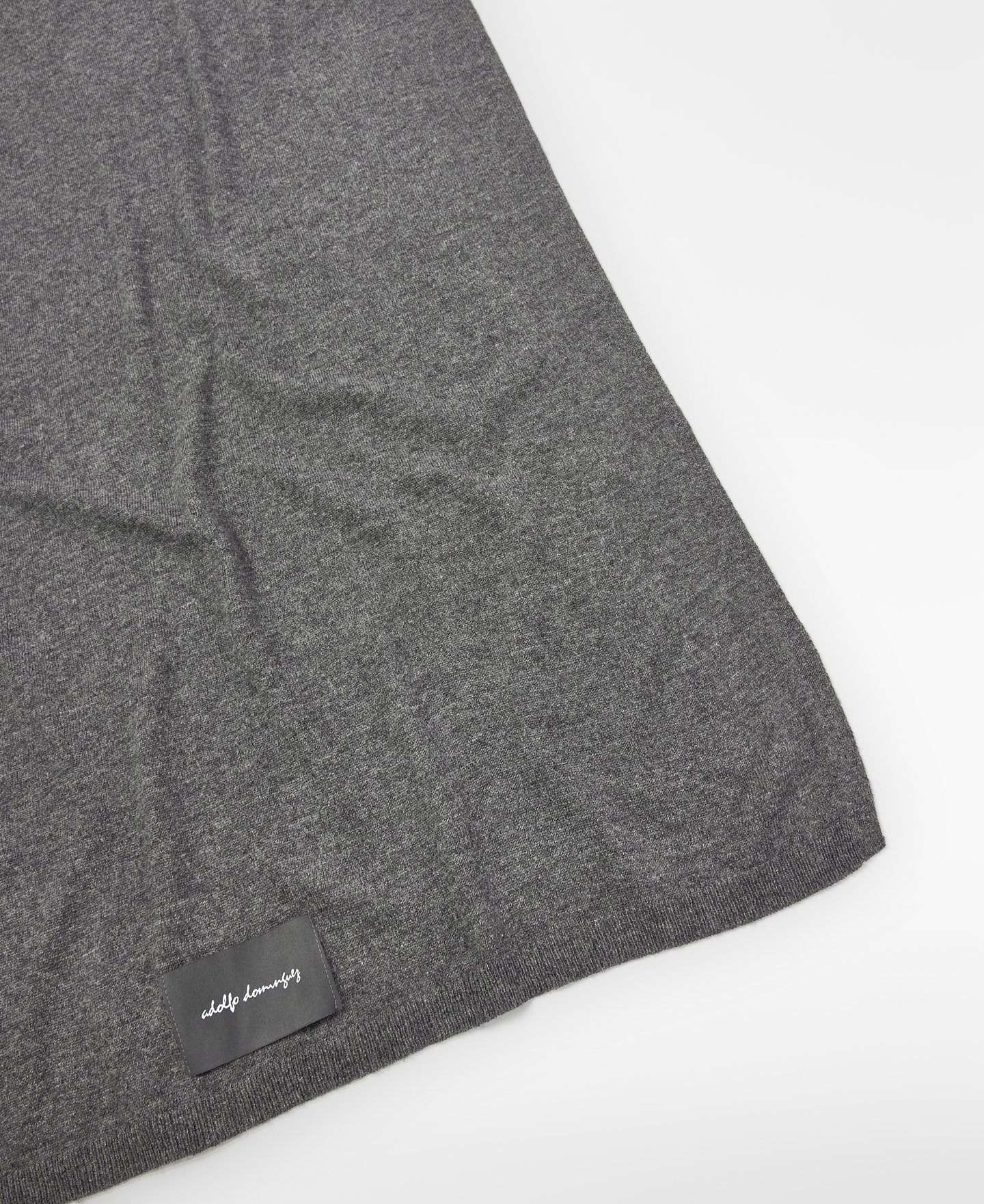 Merino wool plain-knit scarf image number 2
