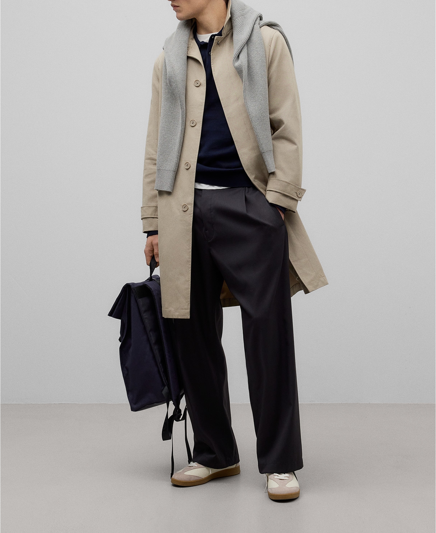 Mackintosh type trench coat man image number 1