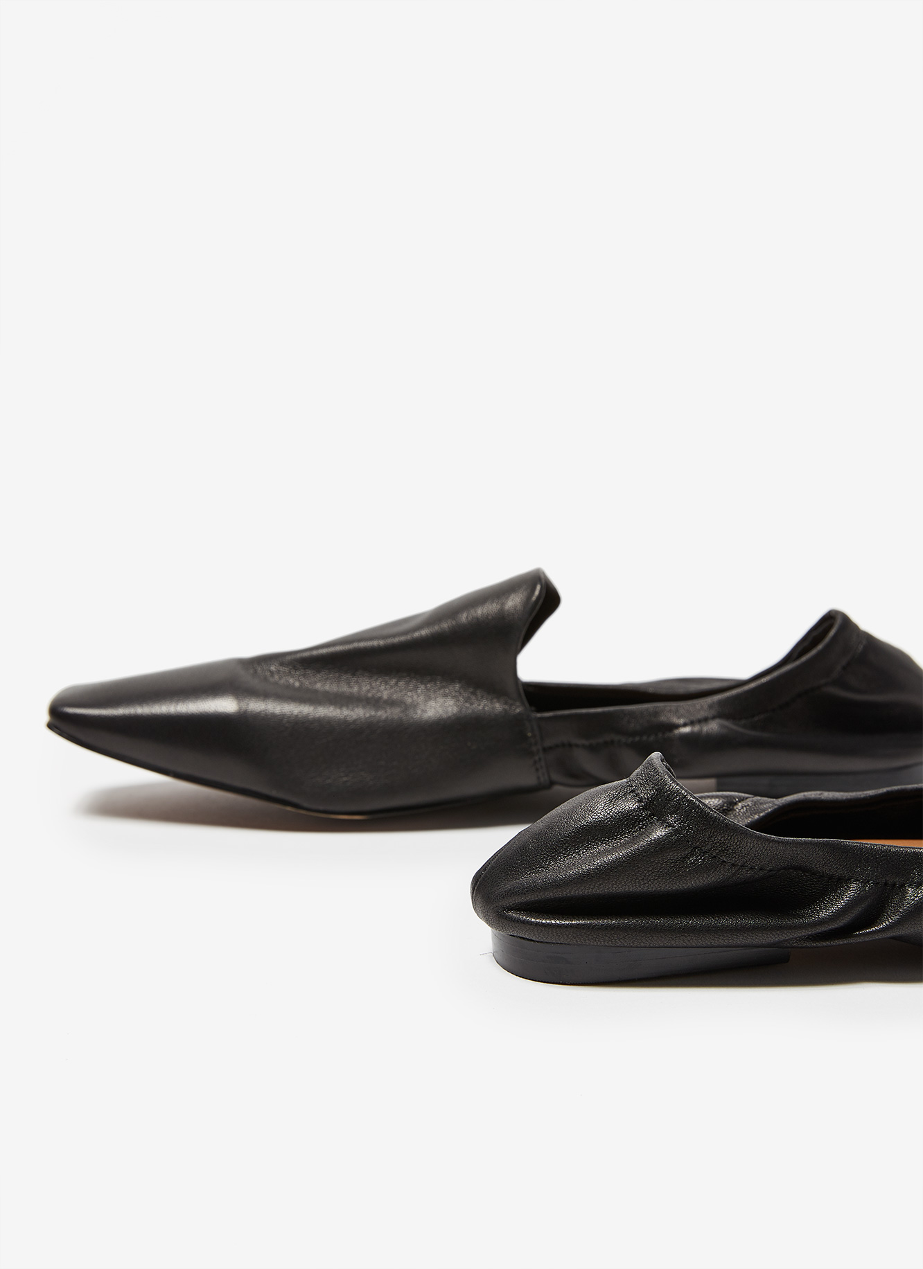 Babuchas de piel con talonera abatible image number 1