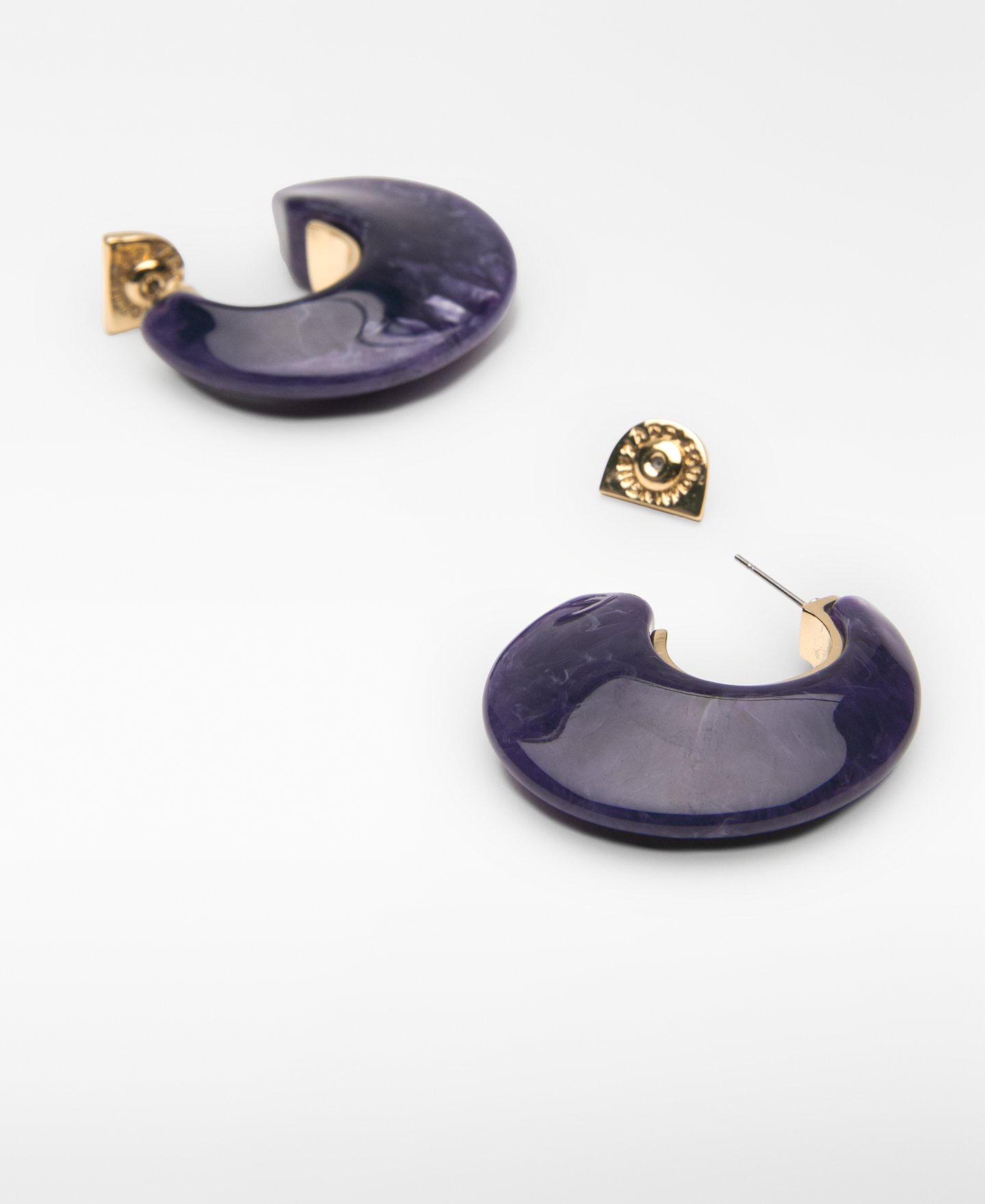 Resin hoops woman image number 2