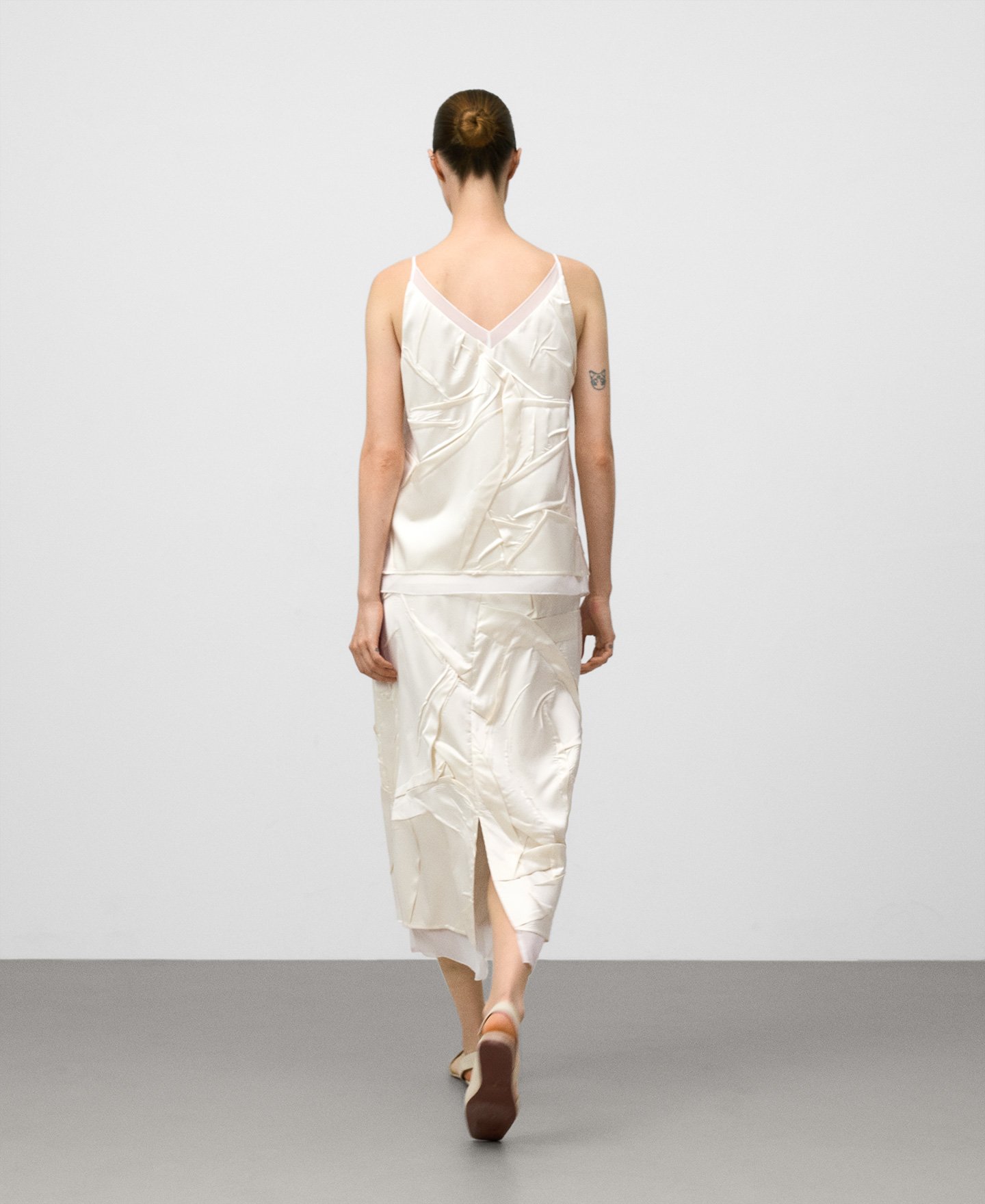 Wrinkled skirt with mixed fabric woman image number 2
