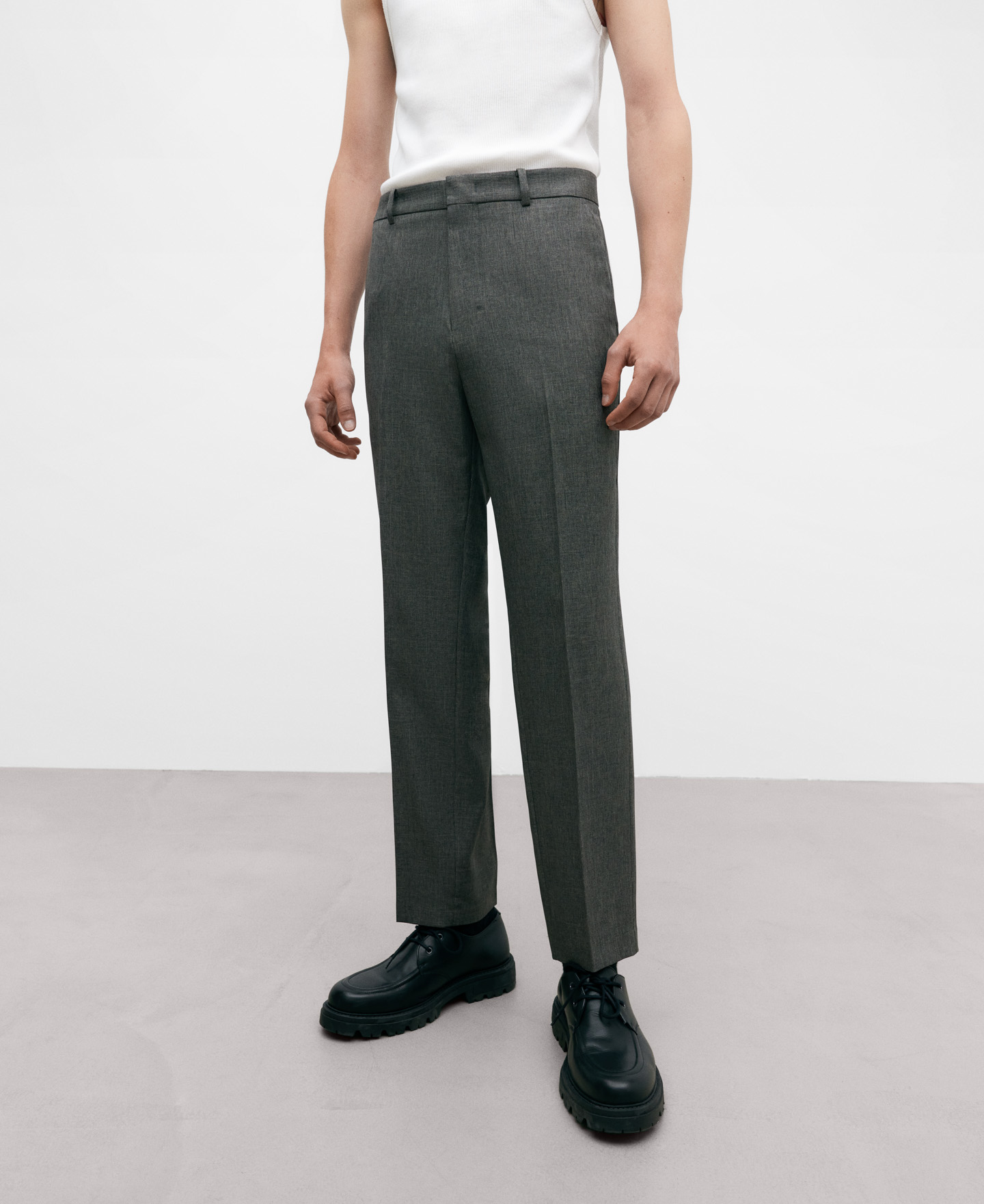 Regular-fit grey tailored men's trousers image number 0