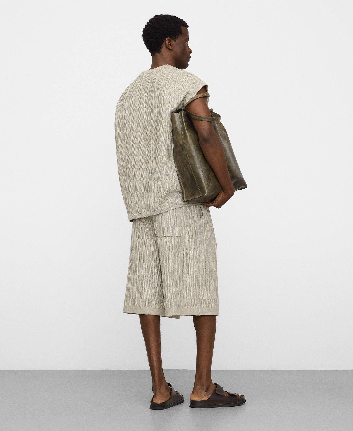 Chaleco oversize textura rafia image number 2