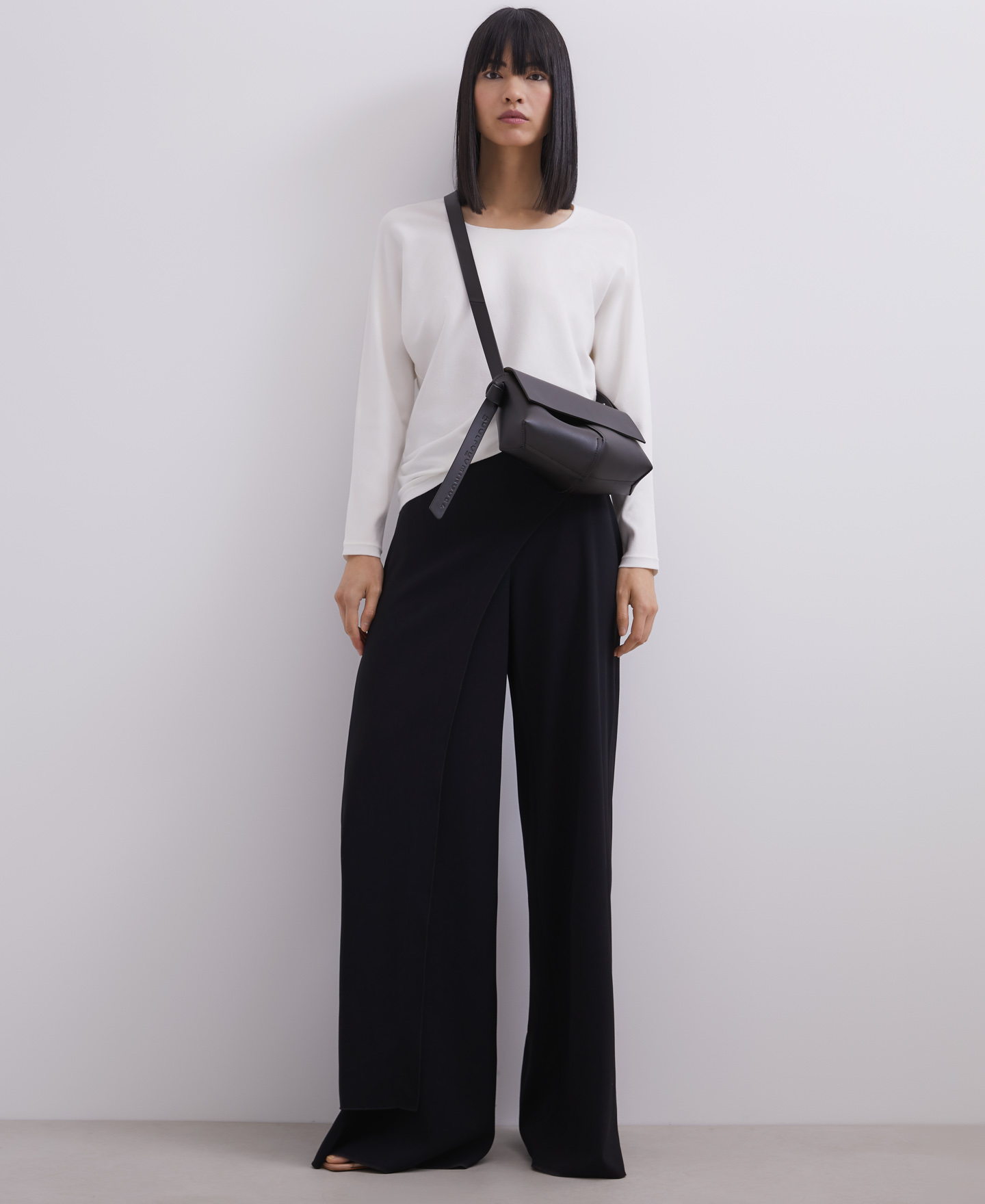 Fine sweater with squared neckline image number 3