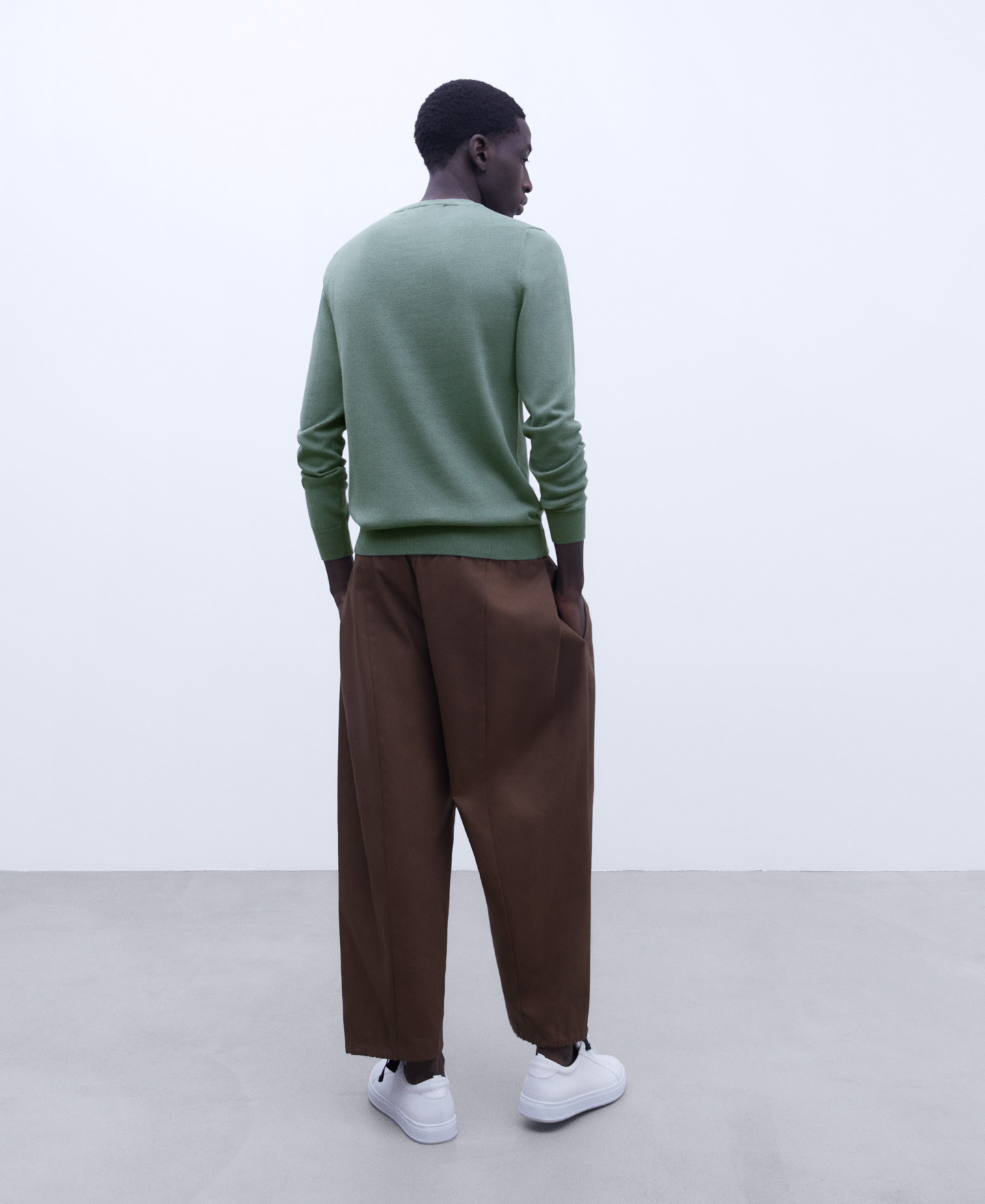 Organic cotton crew neck sweater image number 2