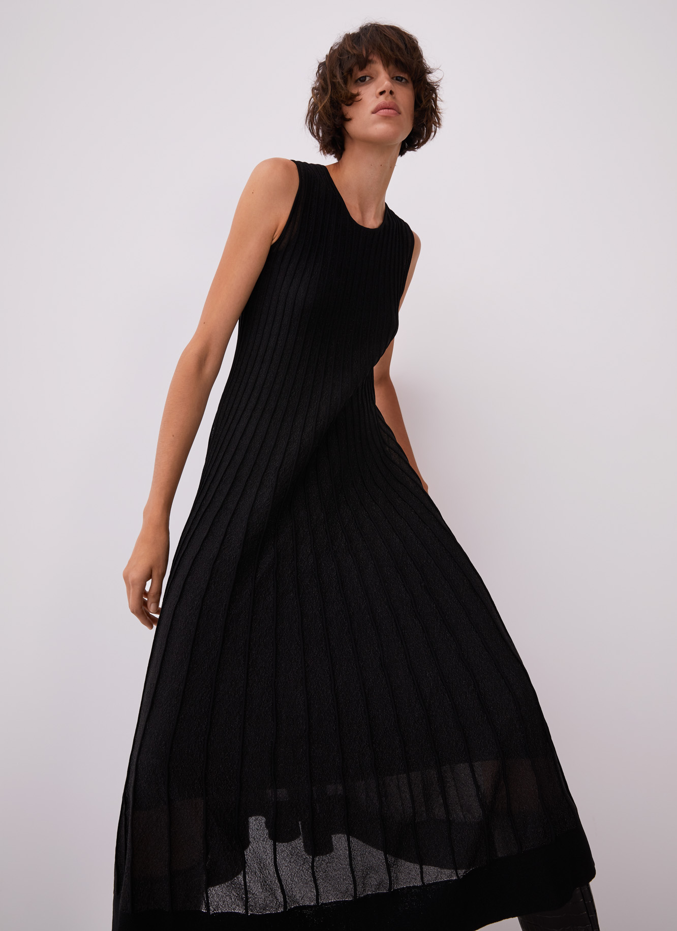 Vestido cóctel en punto con textura image number 5