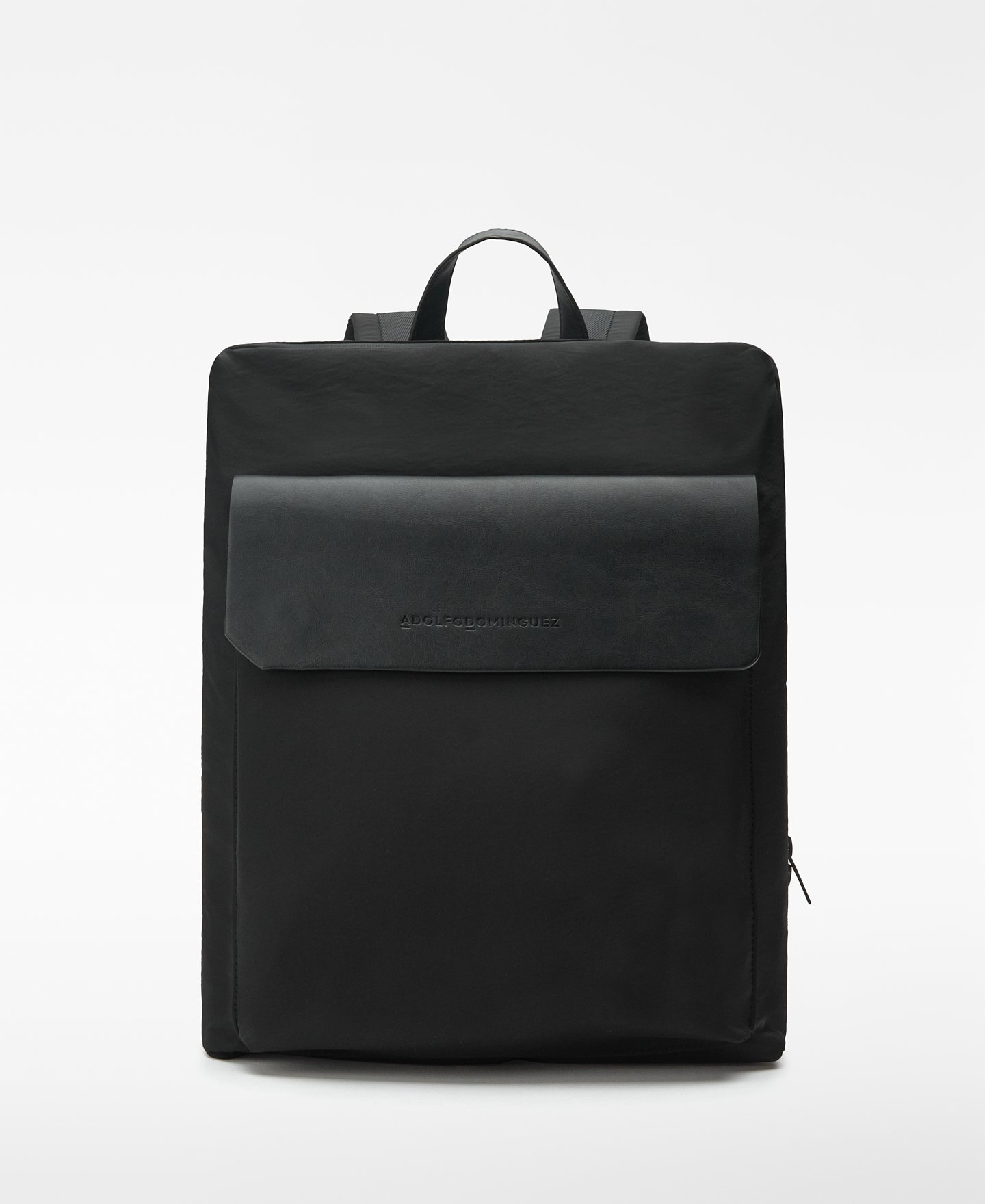Flap compact backpack man image number 1