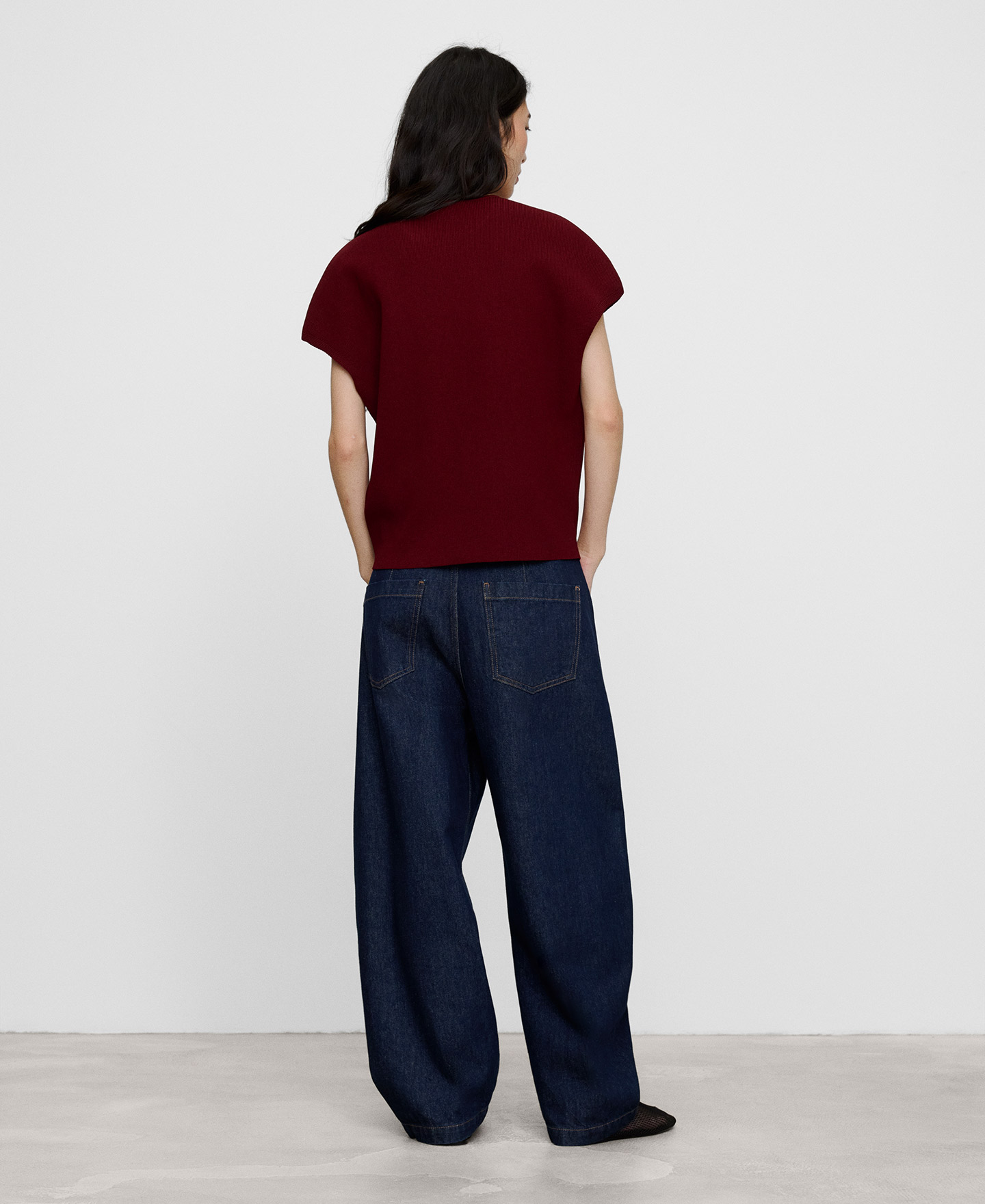 Zip-neck short sleeve knit sweater image number 2