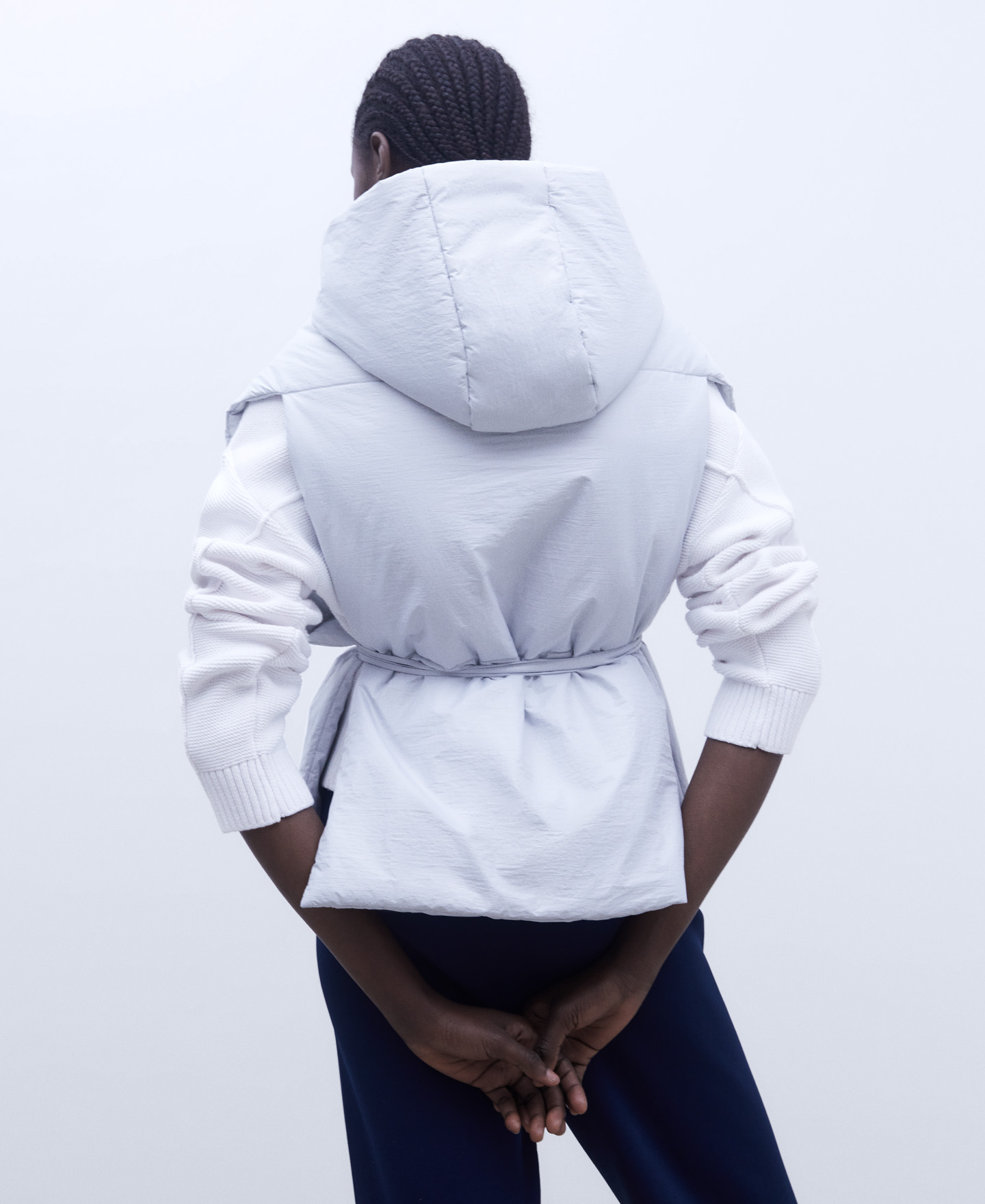 Veste sans manches à capuche en nylon image number 2