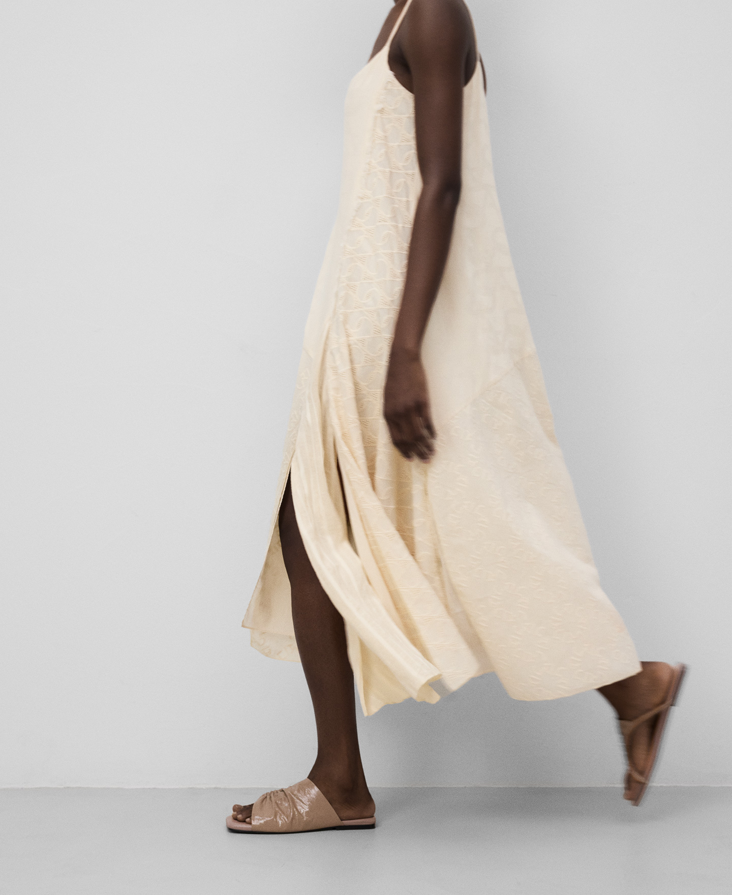 Asymmetrical combined dress woman image number 3