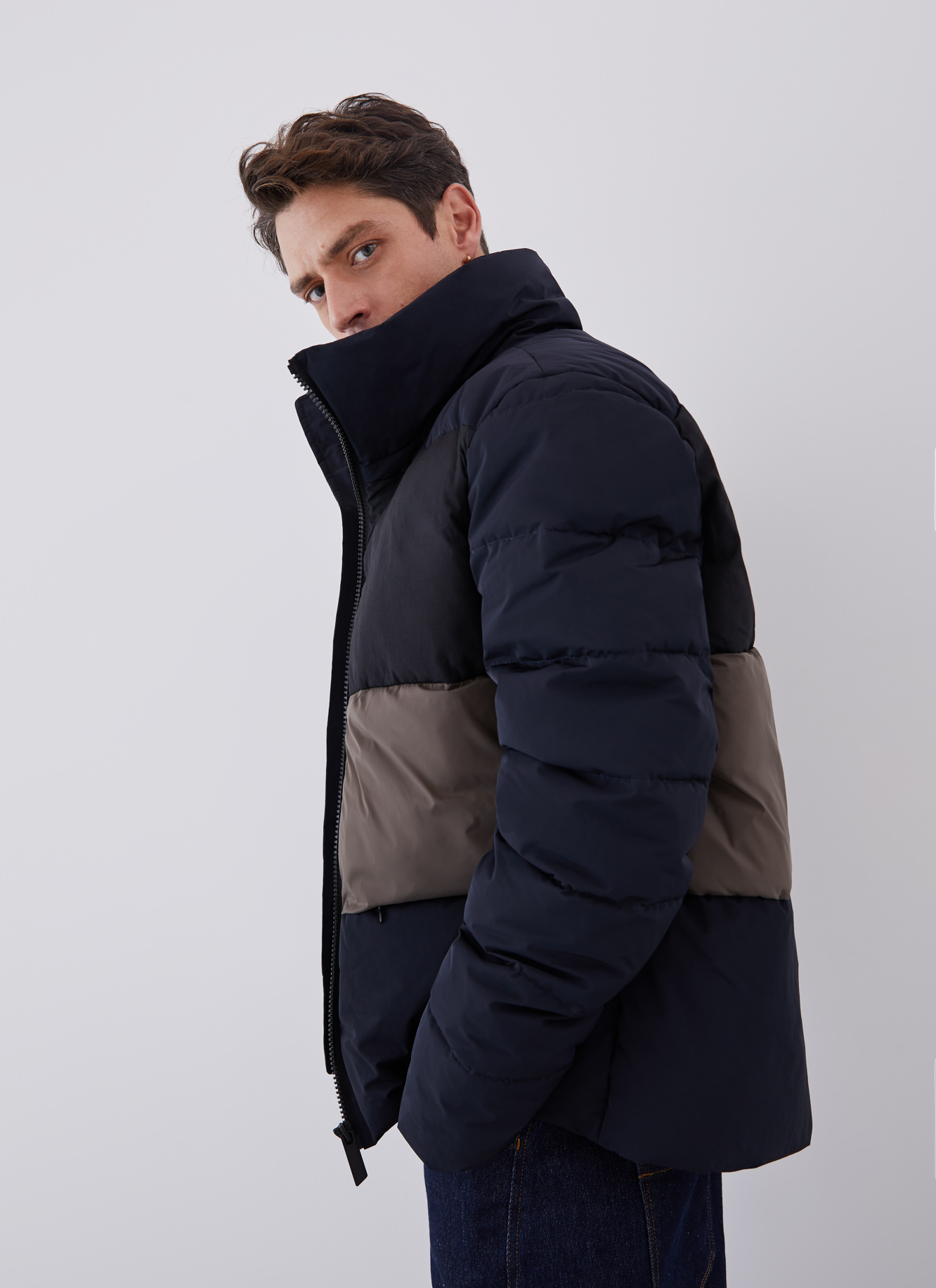 Parka acolchada de nylon tricolor image number 4