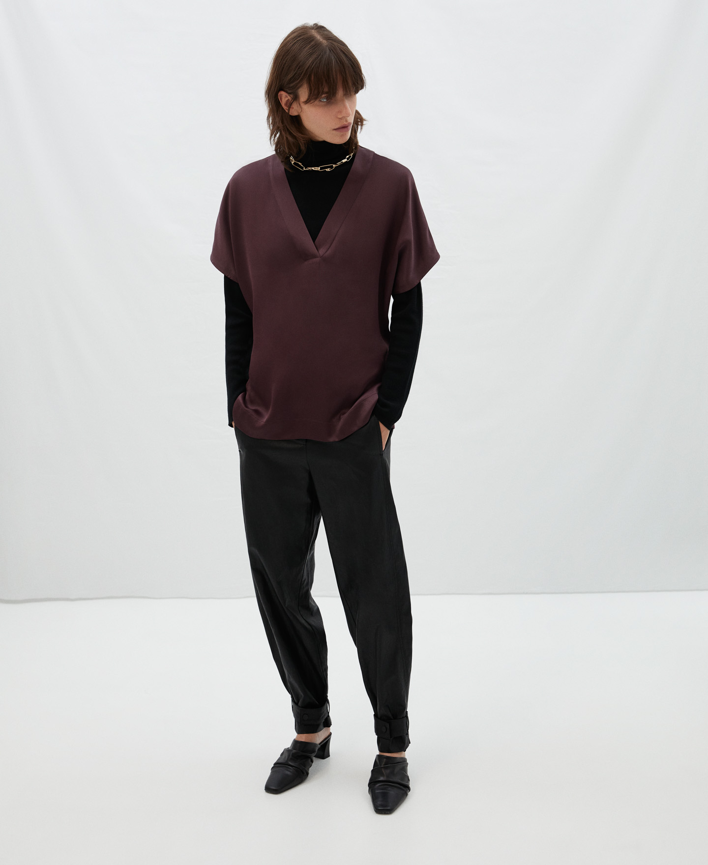 V-neck viscose t-shirt image number 1