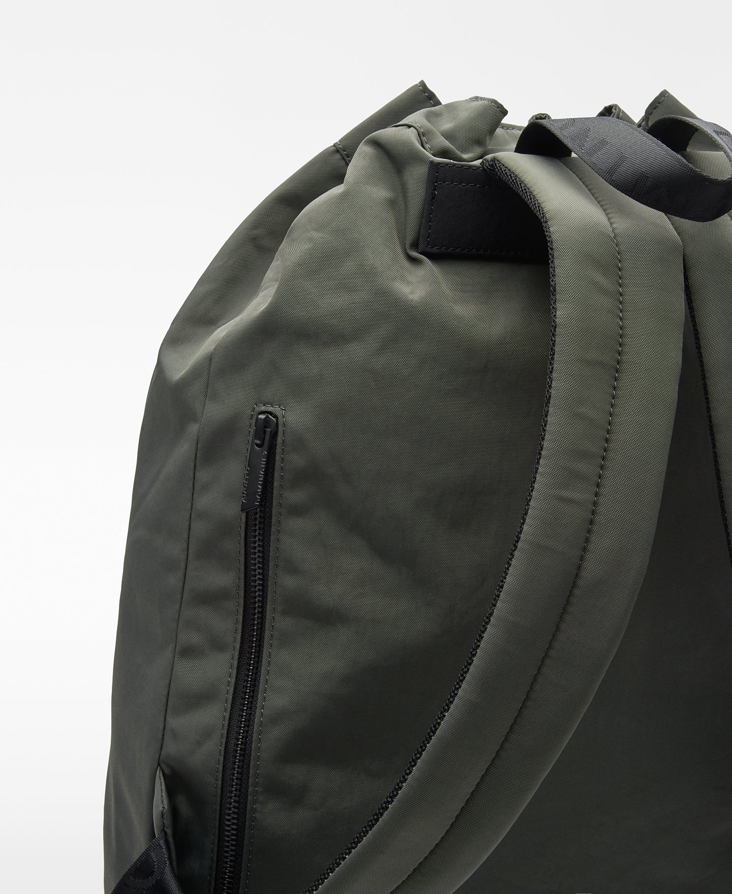 Mochila saco nailon hombre image number 3