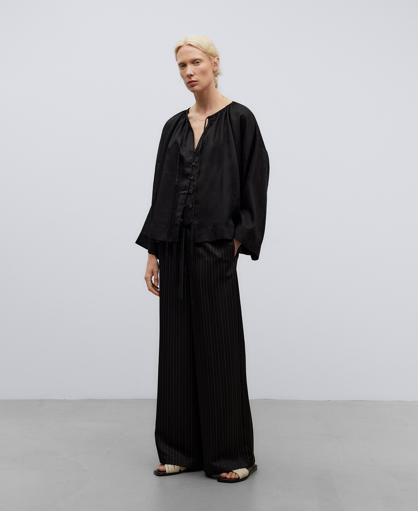 Black long sleeve blouse woman image number 1