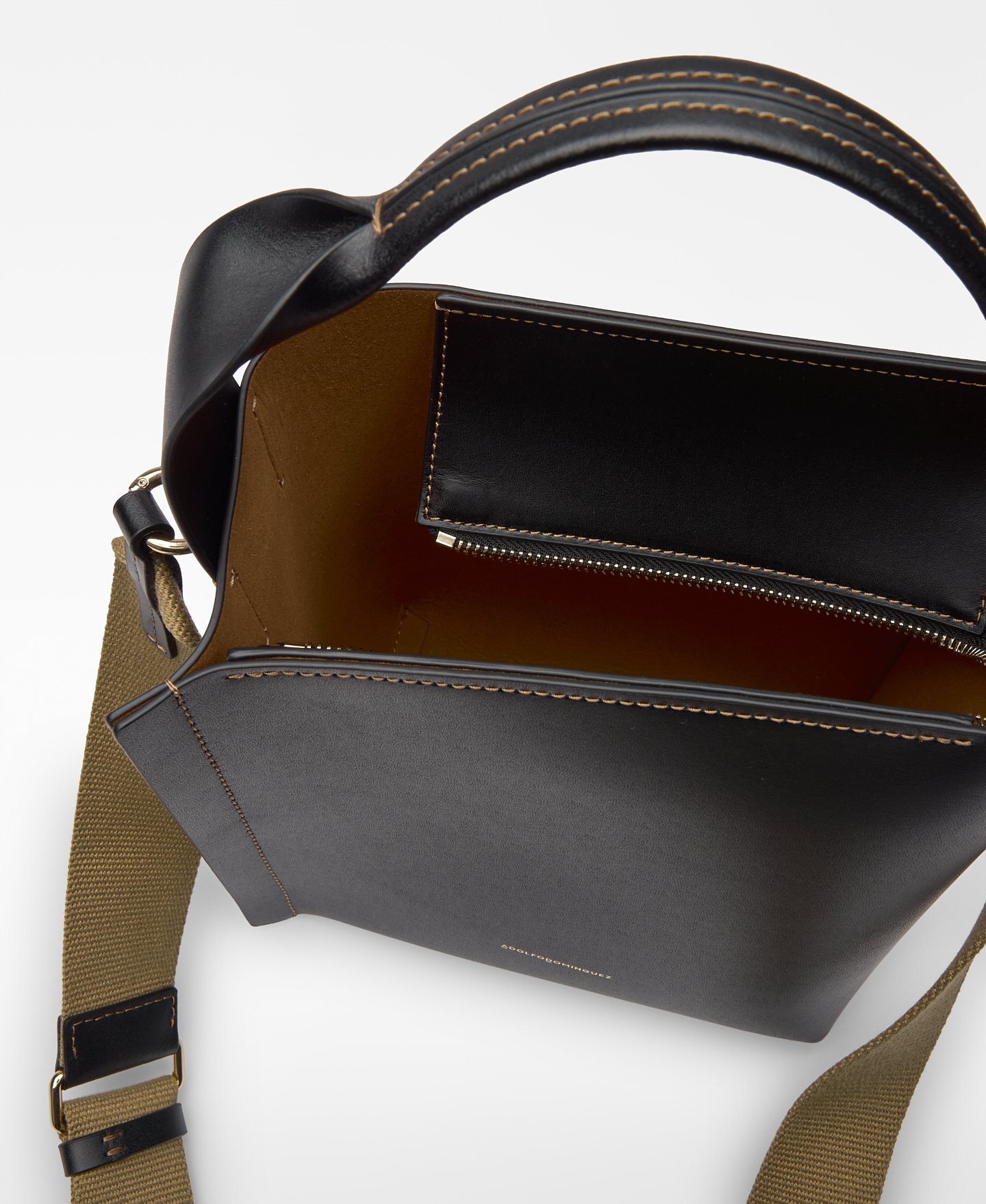 Bolso bucket asim&eacute;trico Mica image number 3