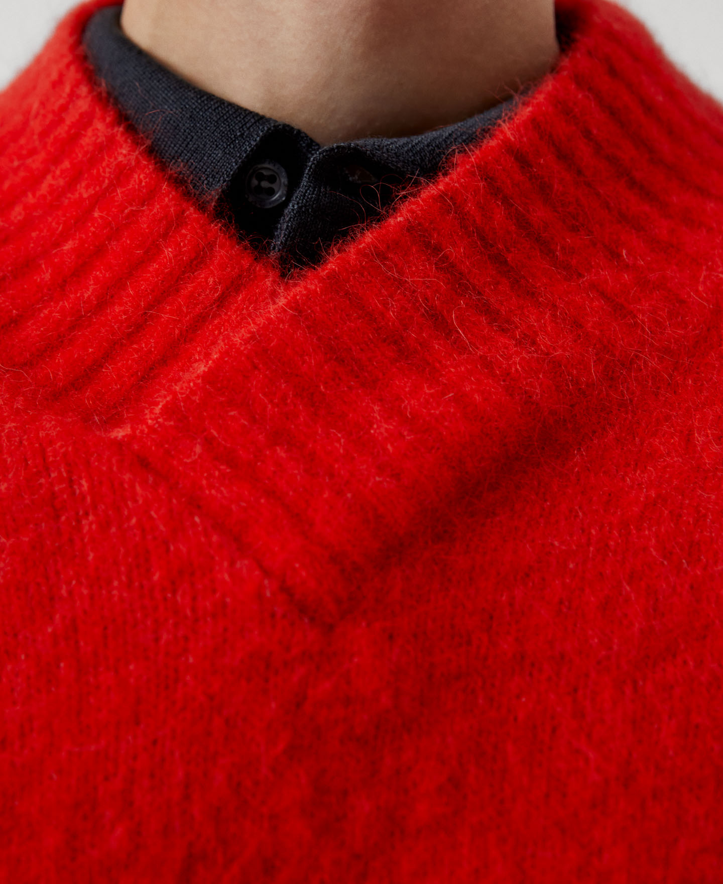 Jersey cuello pico en lana y alpaca image number 3