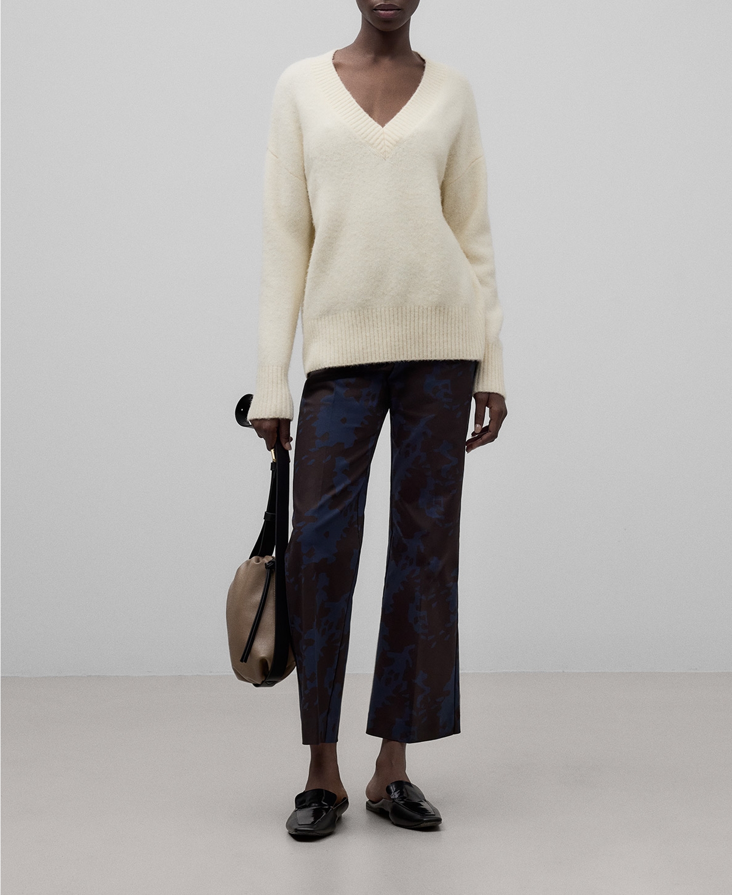 Printed flare trousers woman image number 1
