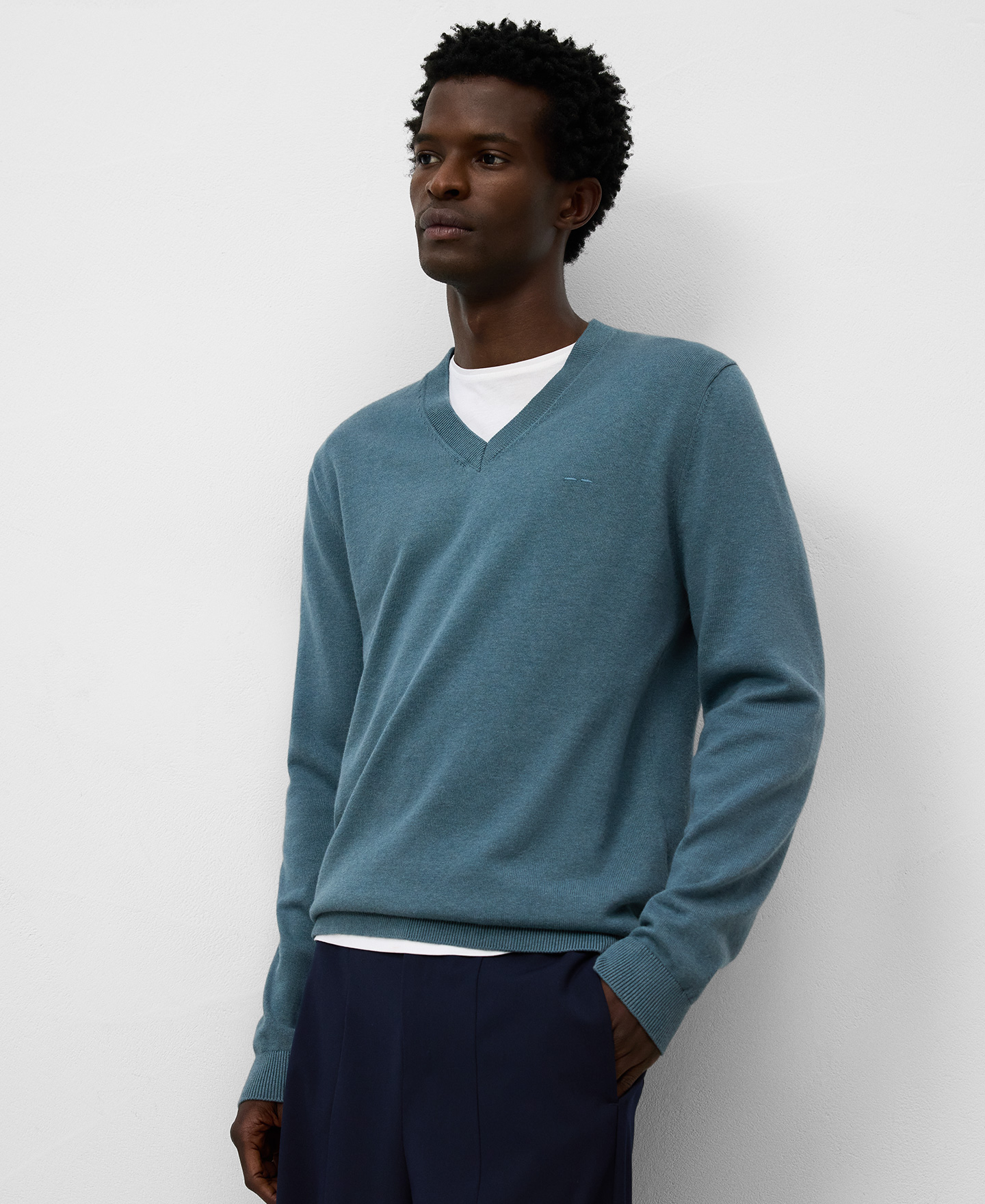 Regular fit V-neck sweater man image number 0