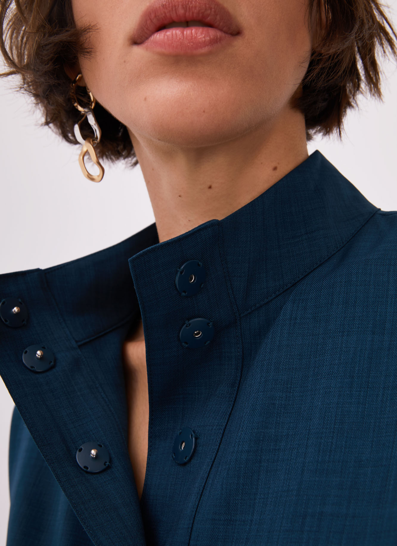 High collar blouse with flap image number 4