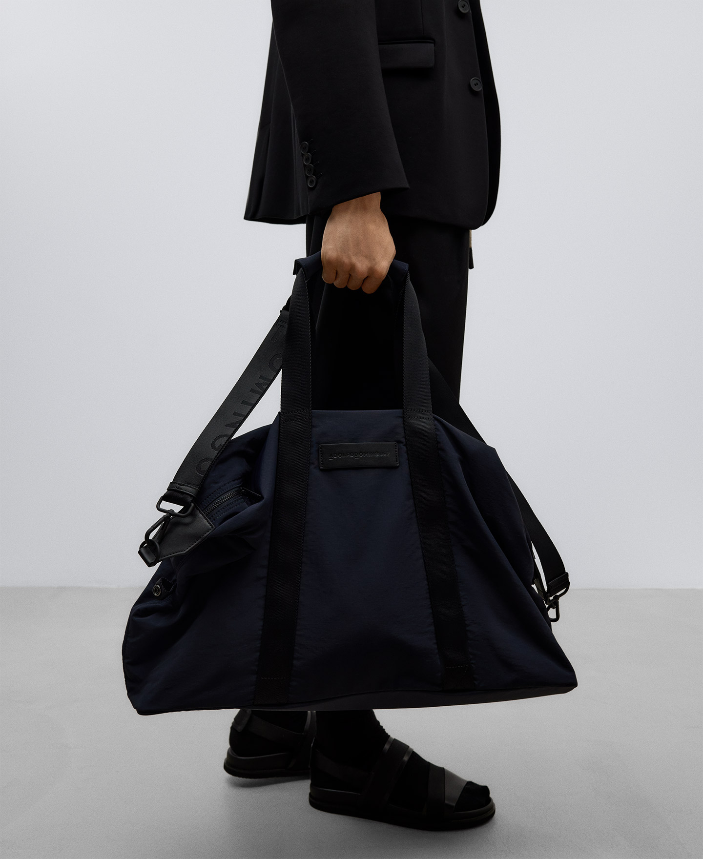 Navy blue maxi travel bag man image number 4