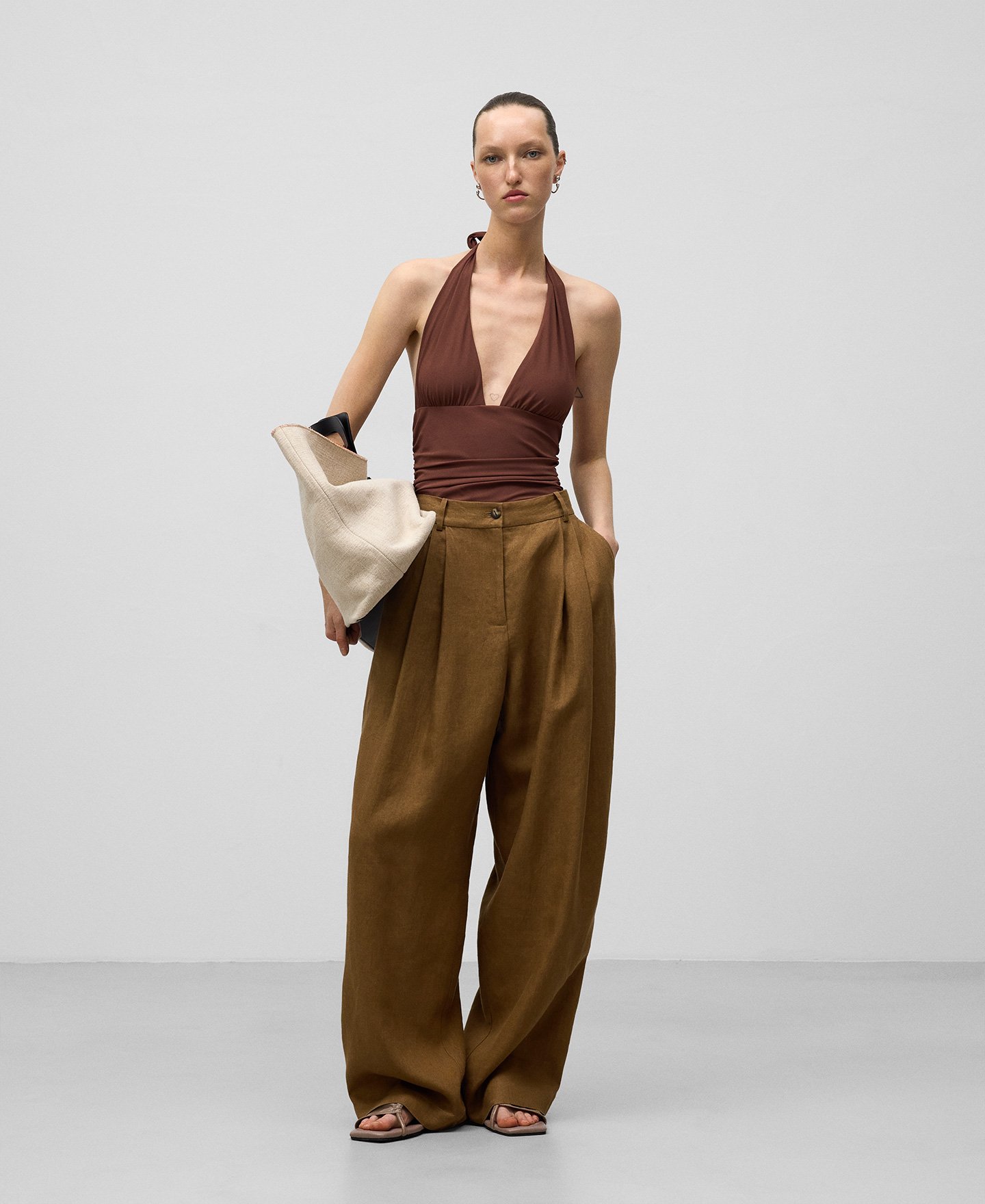Badeanzug für Damen mit Neckholder und Rüschen image number 3