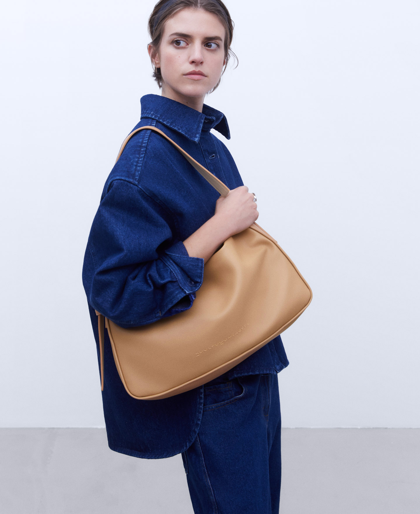 Recycled polyester medium hobo bag image number 5