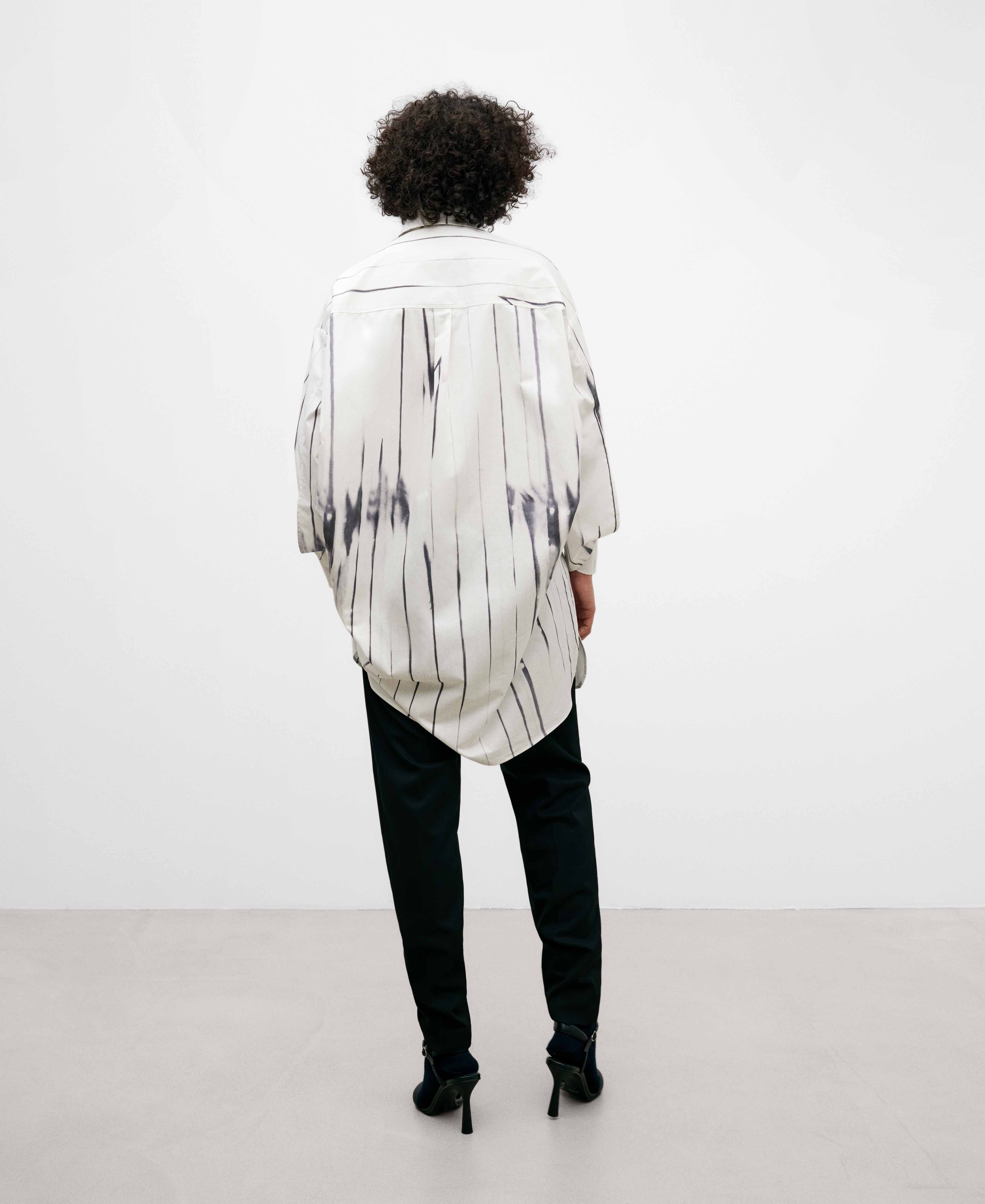 Printed long cotton shirt for women image number 2