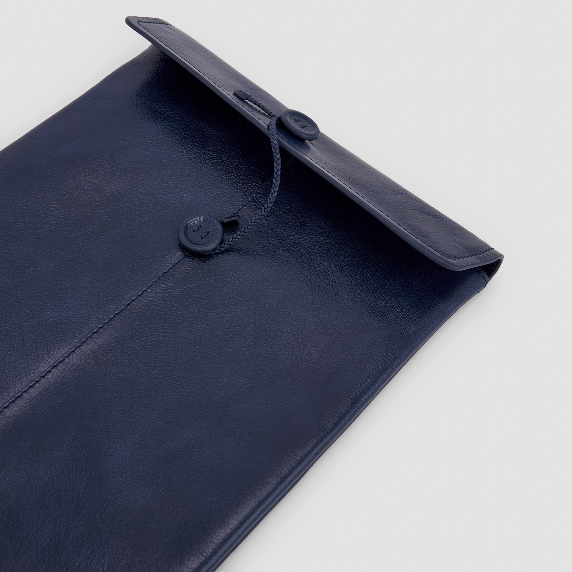 Responsible leather laptop case image number 1