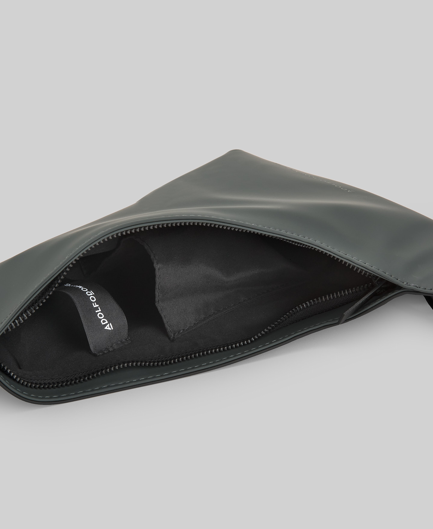 Recycled polyester crossbody man image number 2