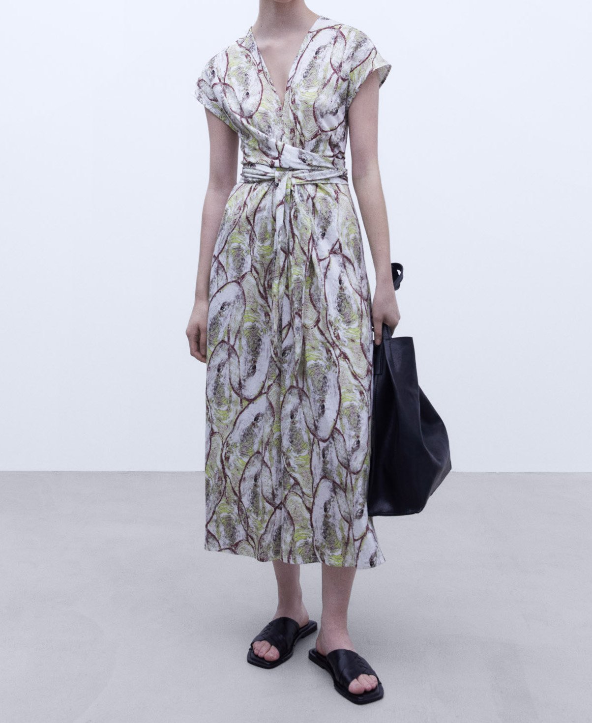 Printed dress knotted on waist image number 1