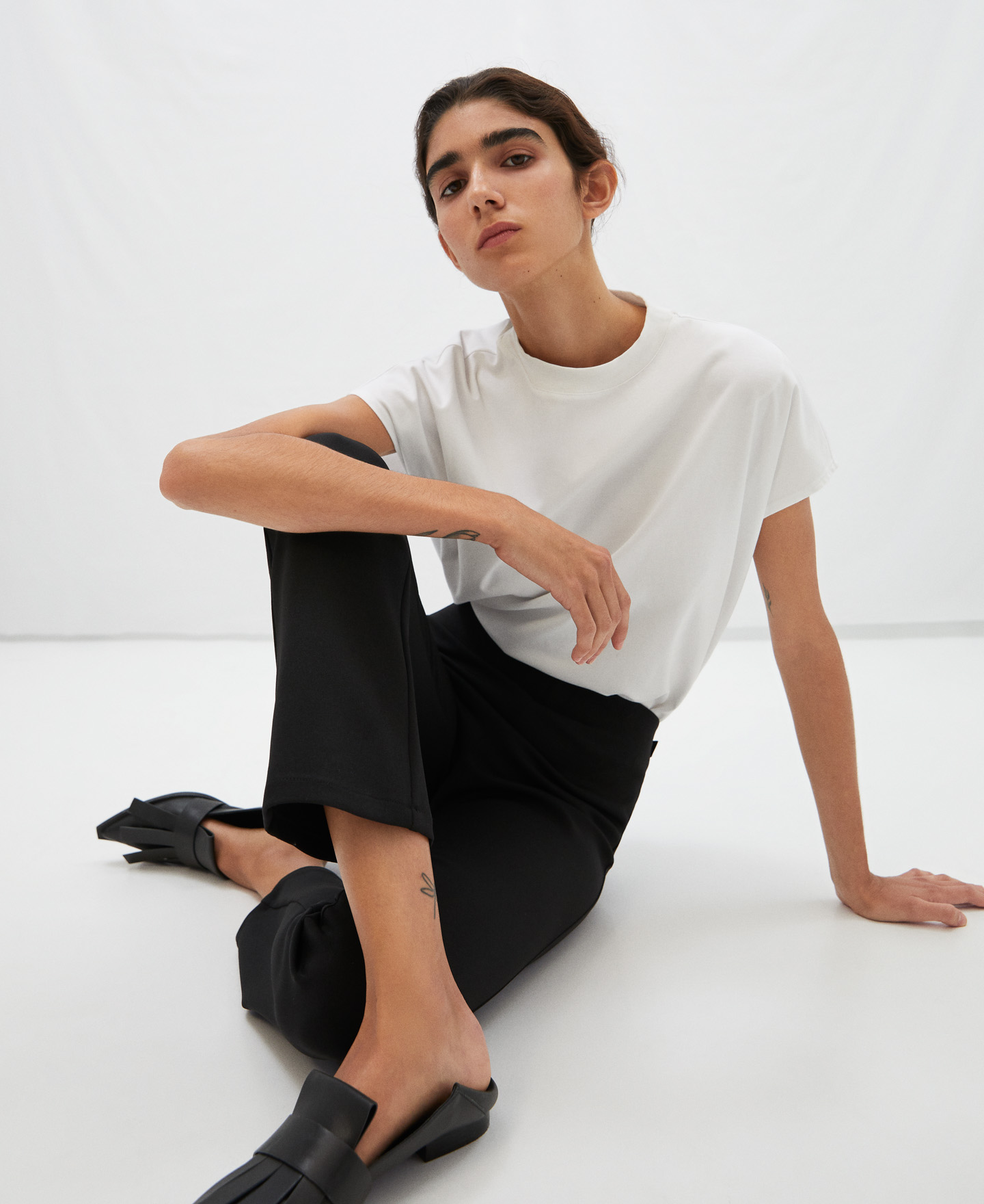 Elastic ankle length trousers image number 3