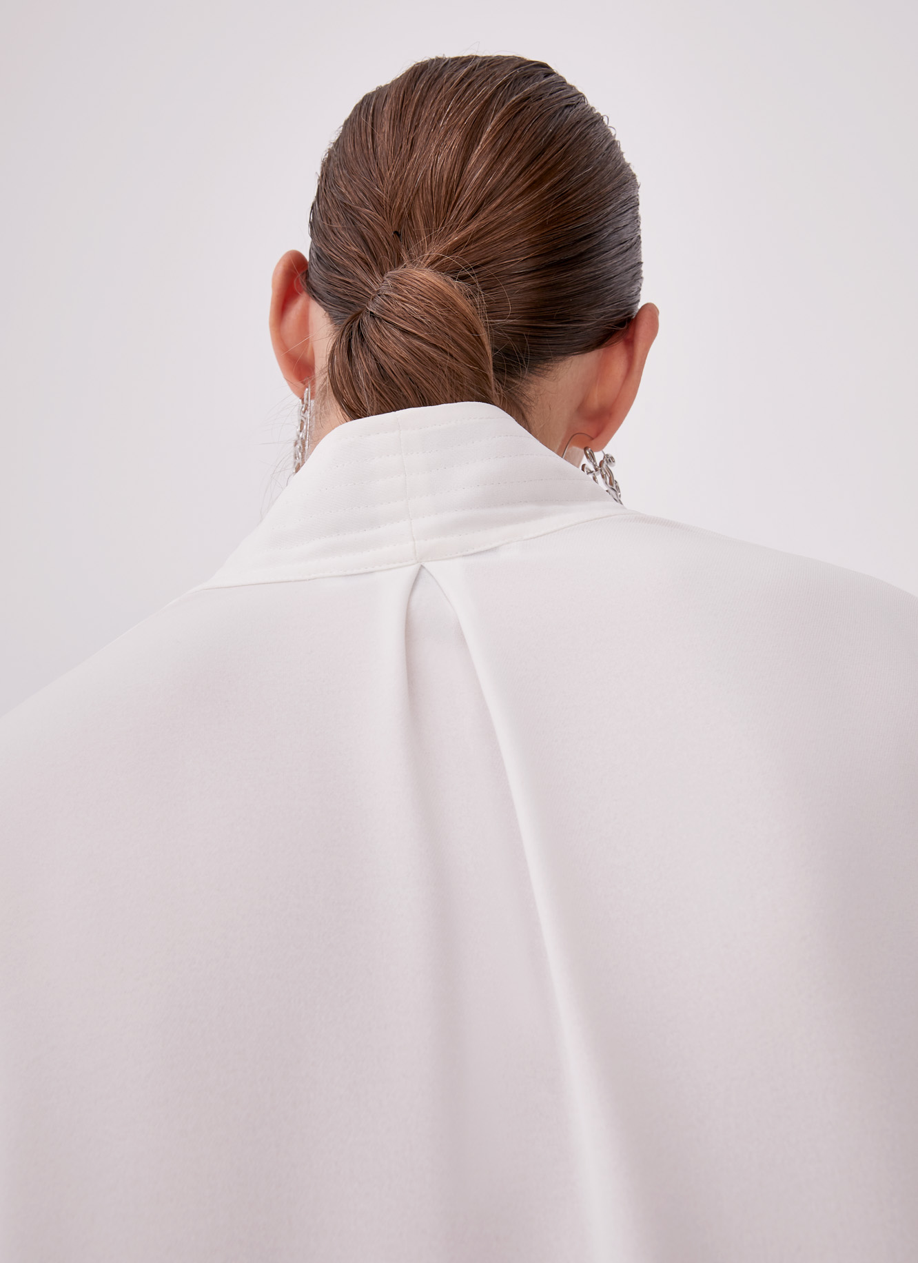 Camisa fluida con escote pico image number 3