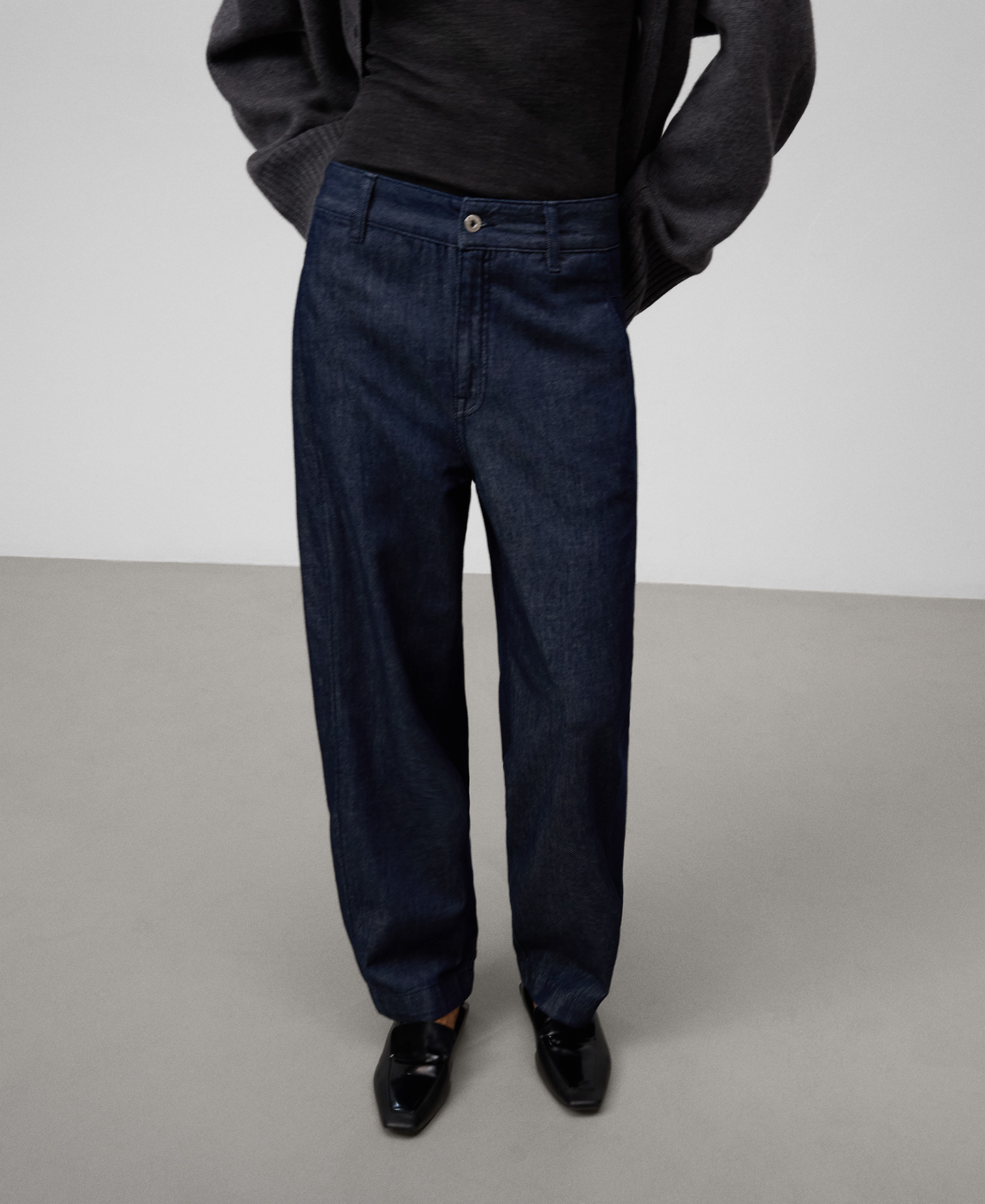 Pantalón barrel fit denim algodón mujer image number 0