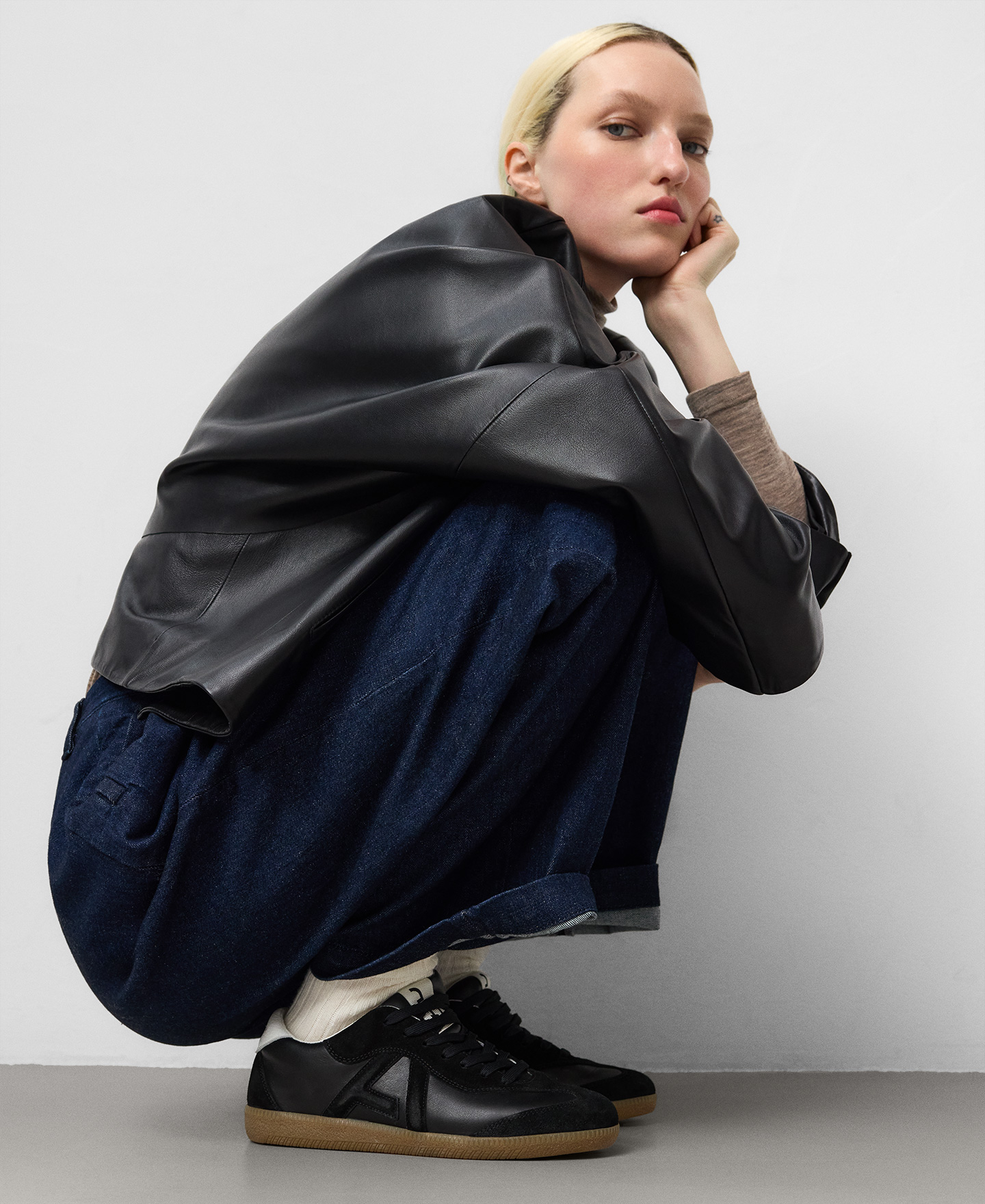 Leather and suede logo sneaker woman image number 3