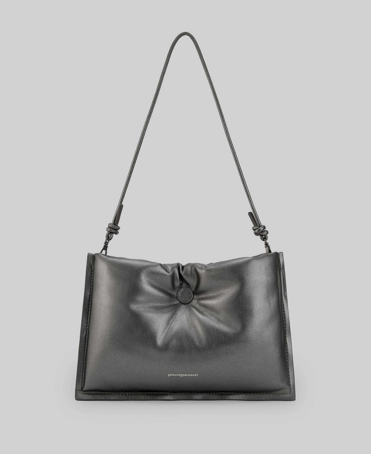 Clutch acolchado plata negra mujer image number 0