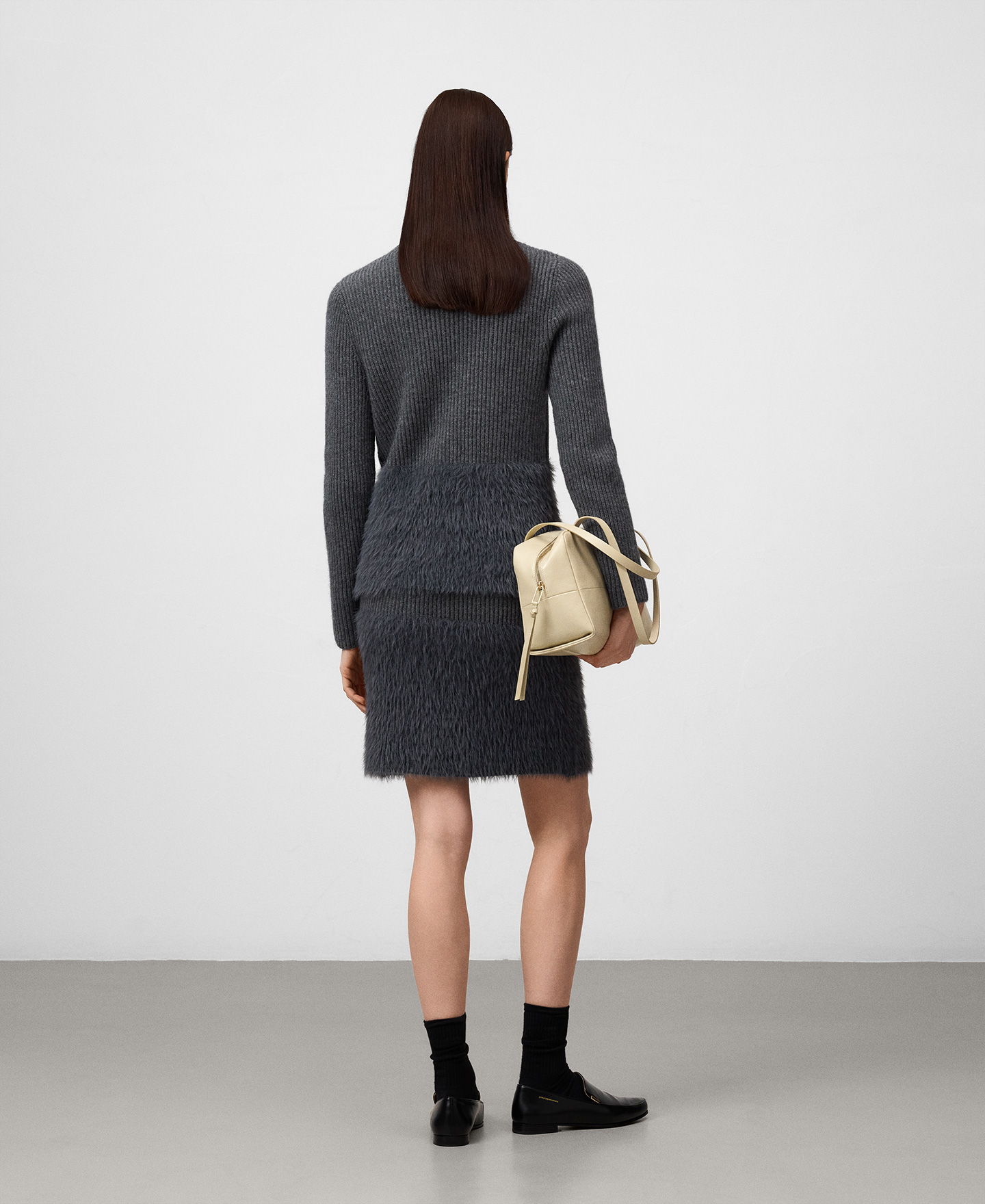 Fuzzy knit skirt woman image number 2